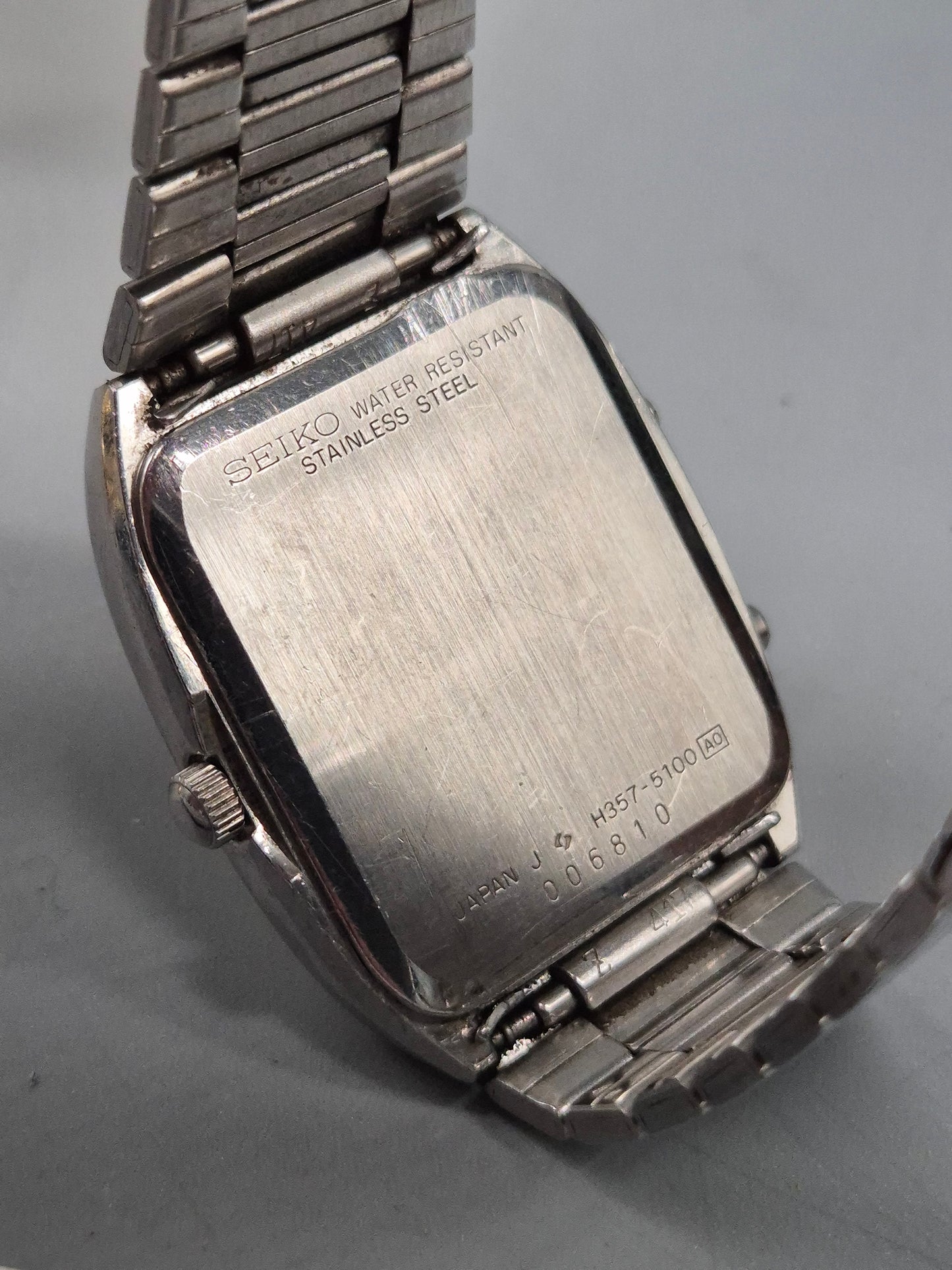 Seiko Quartz Alarm‑Chronograph Herren Uhr – Rechteckiges Stahl‑Design