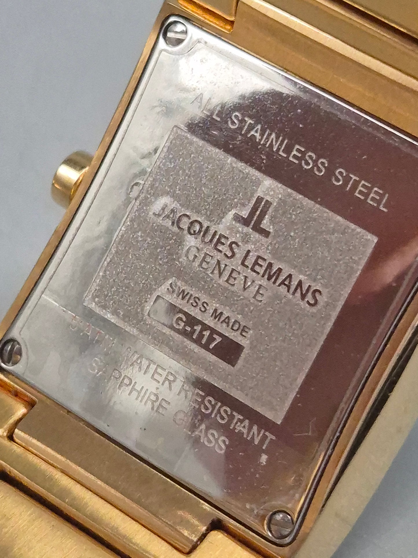 Jacques Lemans Geneve Damen Uhr – Quadratischer Gold‑Look mit Saphirglas