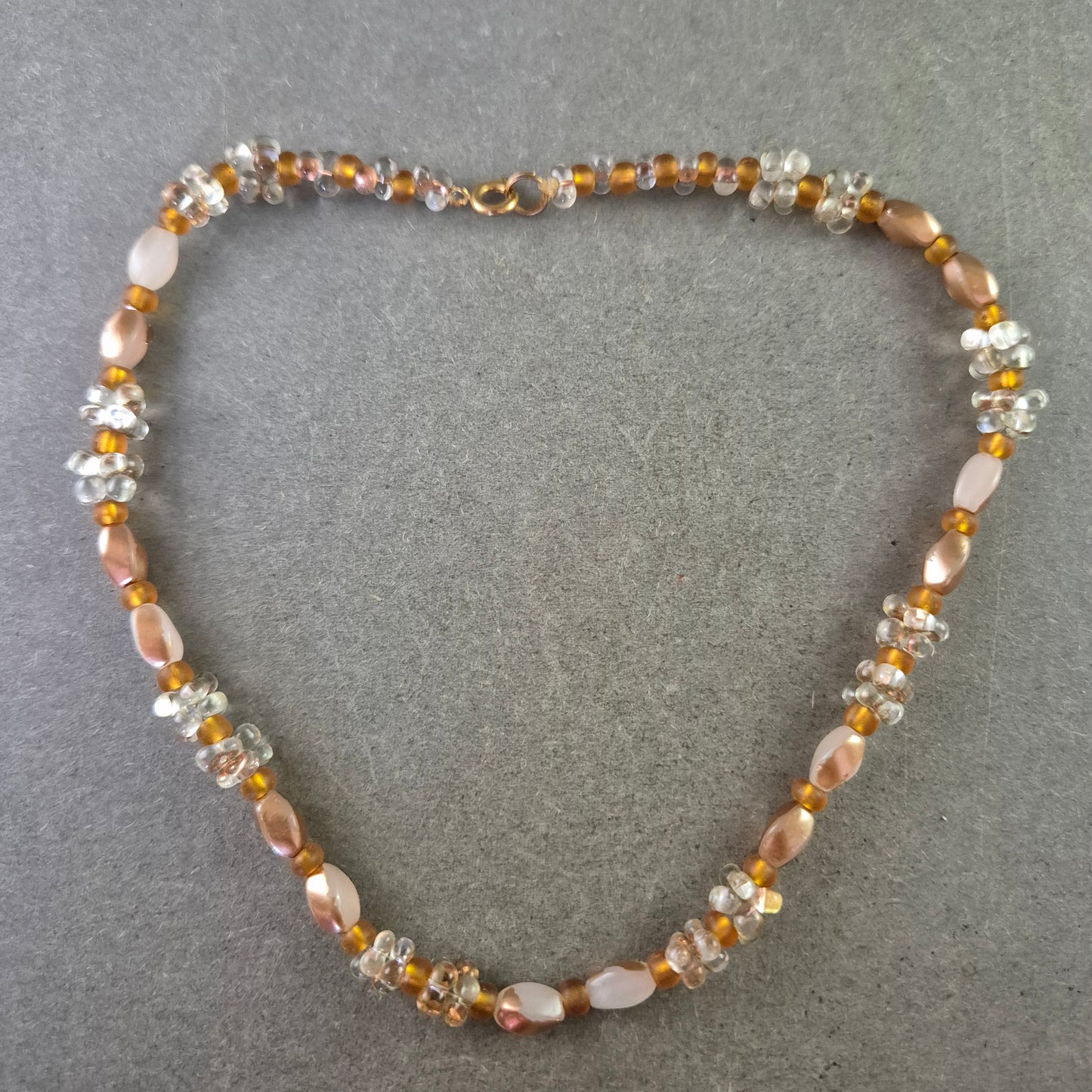 Elegante Perlen Kette mit Glasperlen – Handgefertigter Vintage Stil