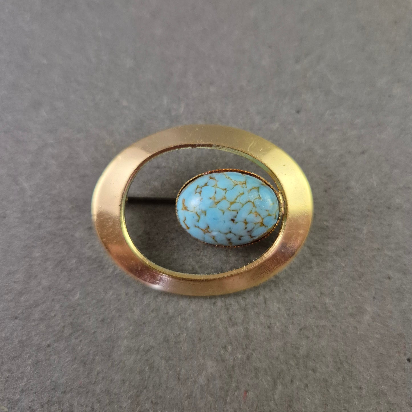 Vintage Brosche mit Türkis Cabochon – Rundes Gold Design