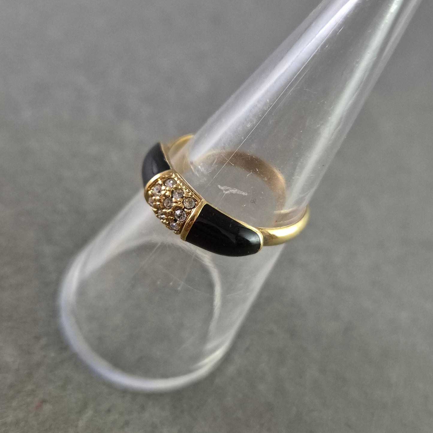 Eleganter Damen Ring – Schwarz-Gold Design mit funkelnden Steinen