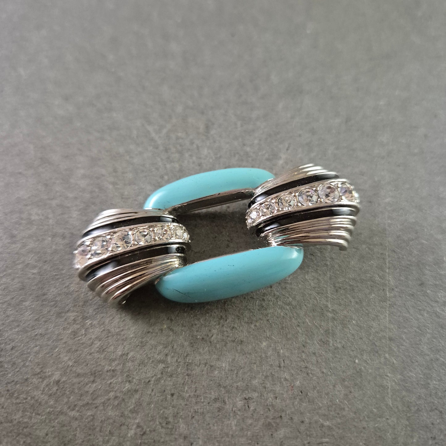 Elegante Brosche – Modernes Design mit Strass und Türkis