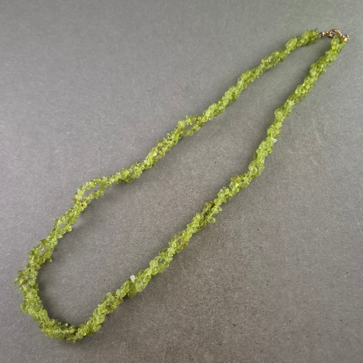 Grüne Edelstein Kette aus Splittern – Naturstein Schmuck
