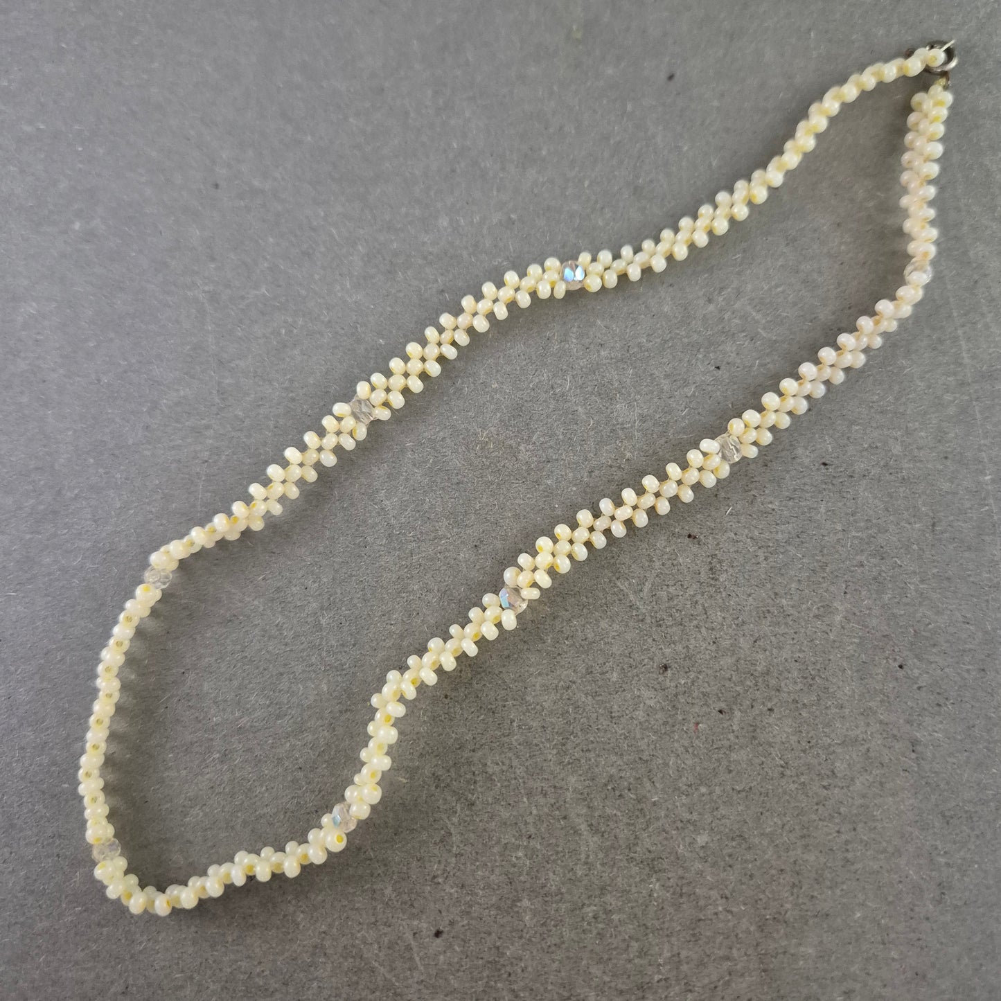 Perlen Kette in Cremefarben – Zartes Vintage Design