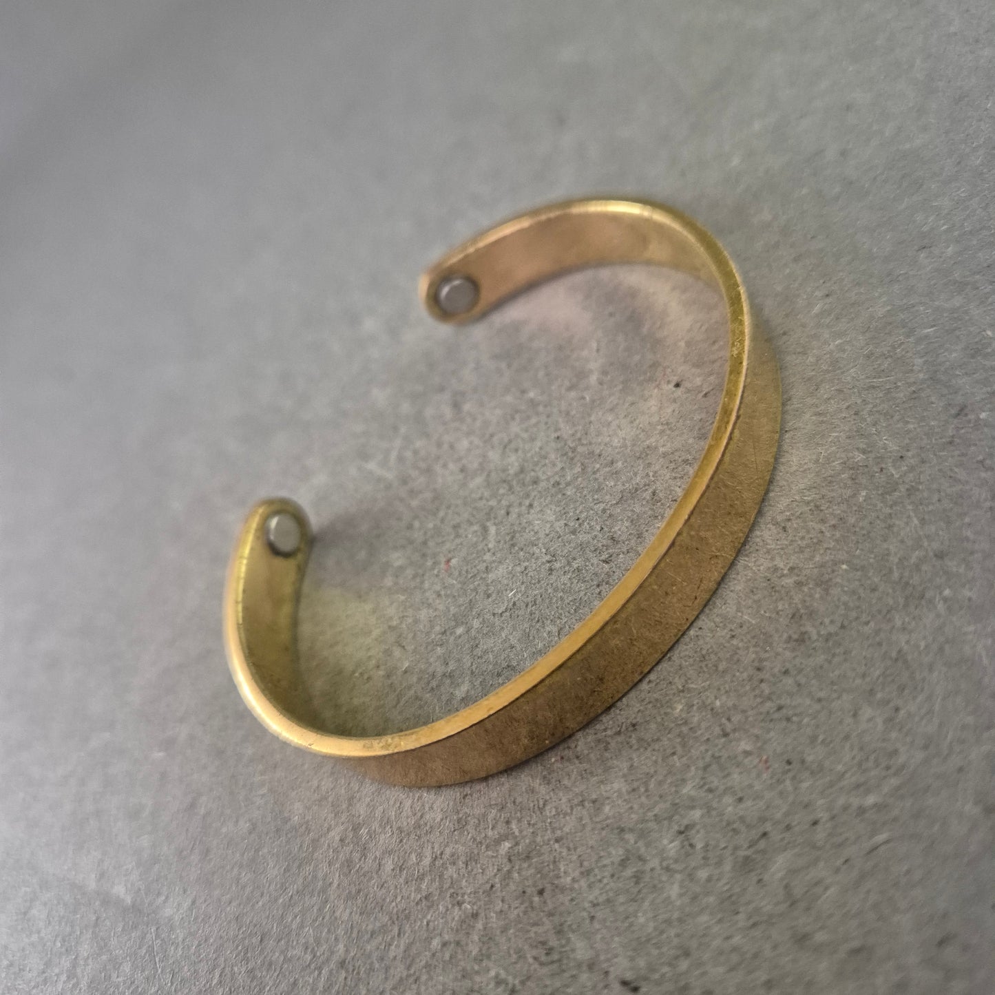 Elegantes TCM Armreif Armband – Schlichtes Design in Goldoptik