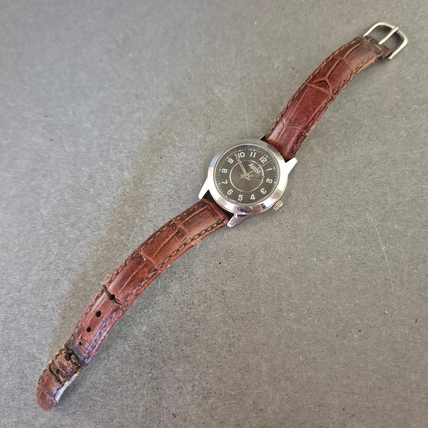 Ascot Herren Uhr mit braunem Lederarmband – Klassisches Design