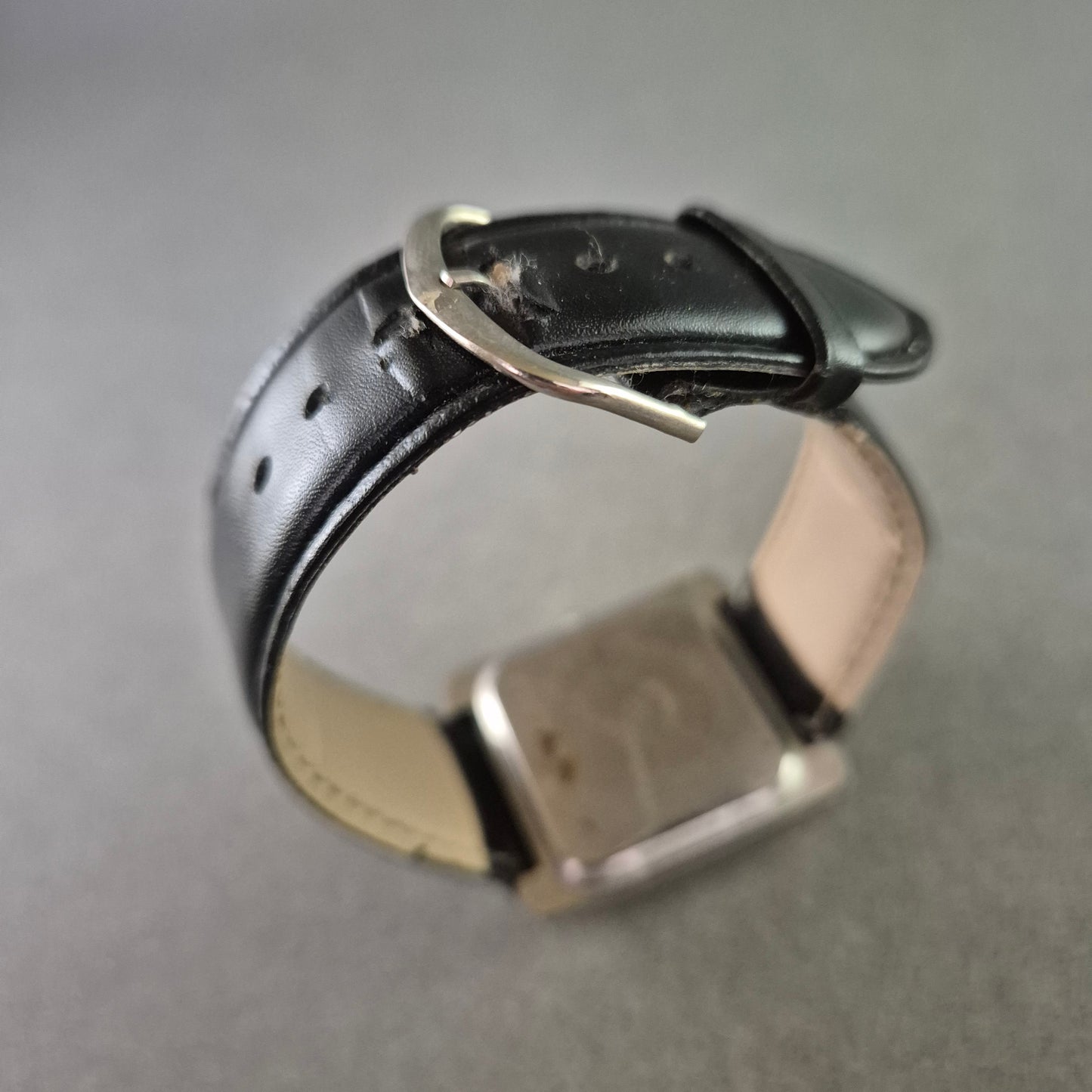 Elegante Herren Uhr – Rechteckiges Gehäuse mit Quarzwerk