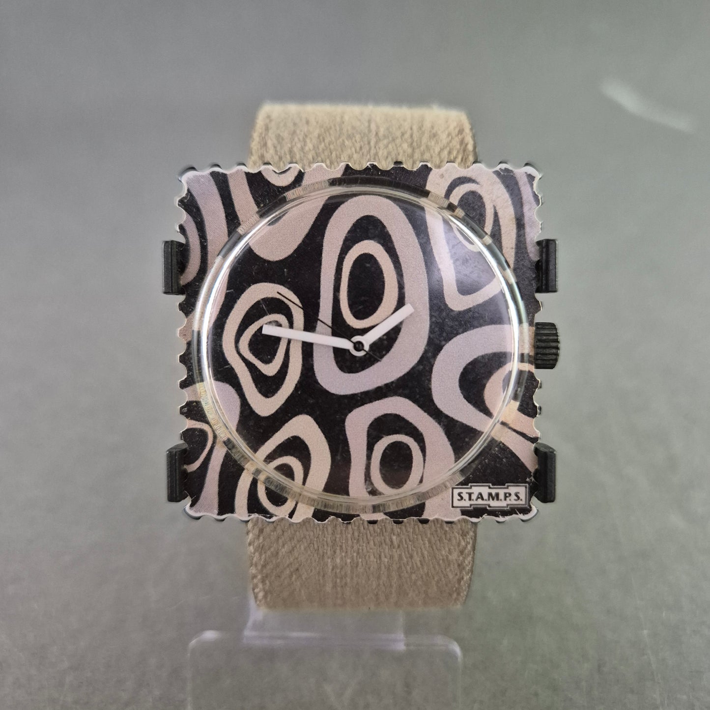 Ausgefallene Unisex Uhr – STAMPS Design mit Musterzifferblatt