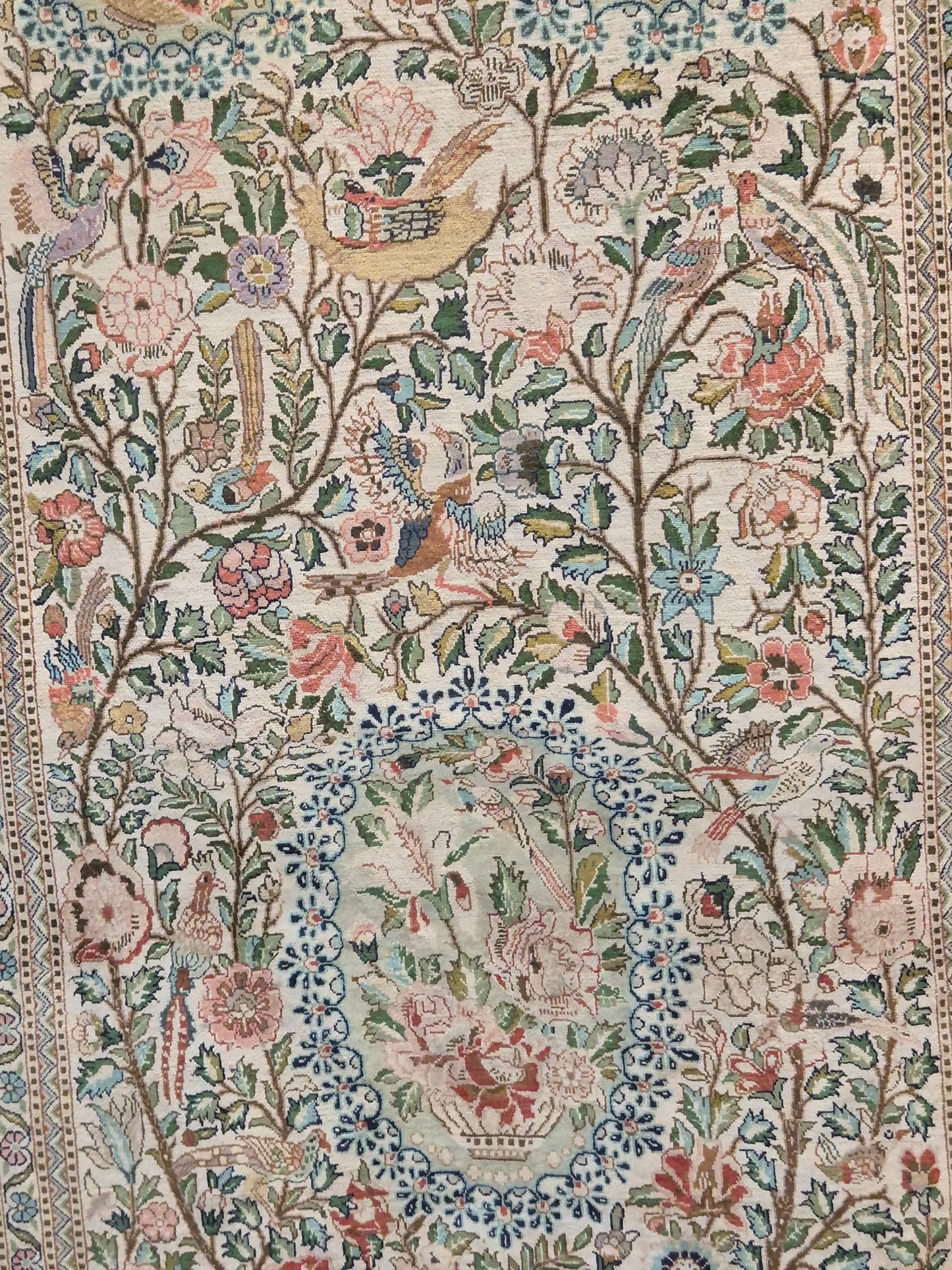 Hereke Teppich Naturseide florales Muster feine Knüpfung