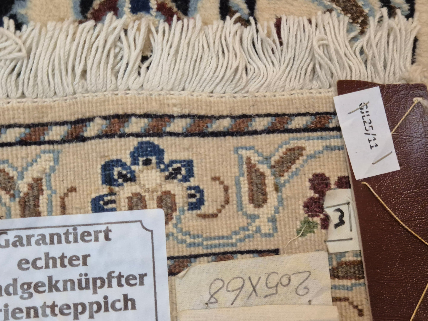 Nain Läufer – Korkwolle mit Seide, florales Design, helle Eleganz