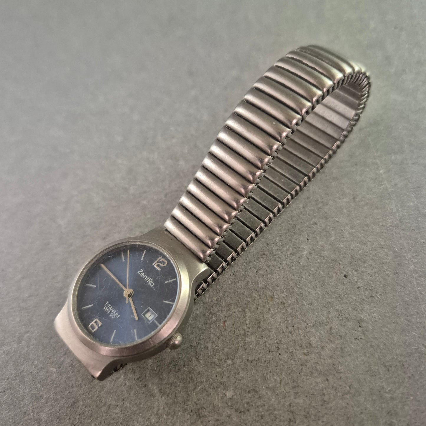 ZentRa Titan Herren Uhr – Klassisches Design mit Datumsanzeige