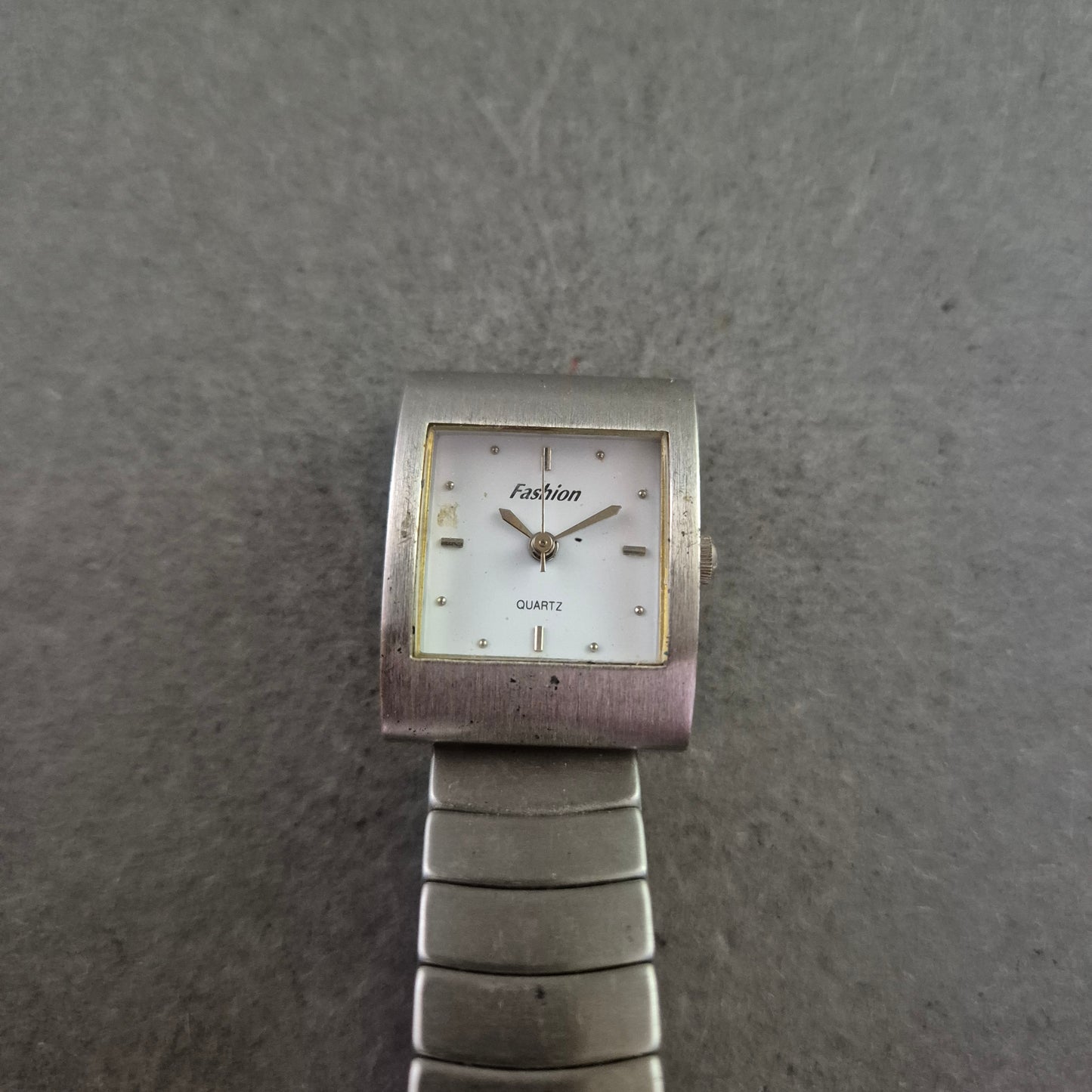 Fashion Damen Uhr – Elegantes Design mit eckigem Gehäuse