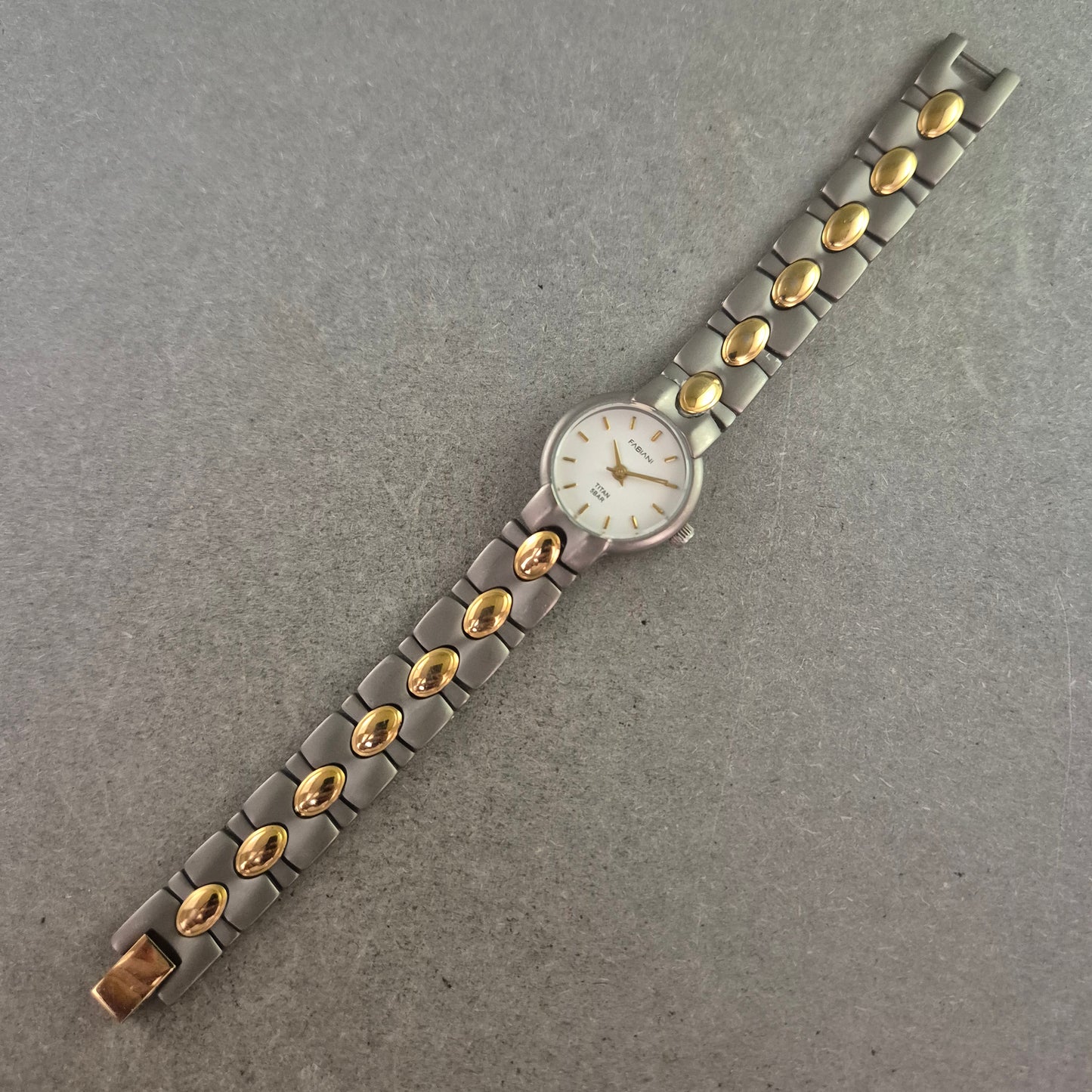 Fabiani Damen Uhr Titan – Weißes Zifferblatt mit Goldakzenten