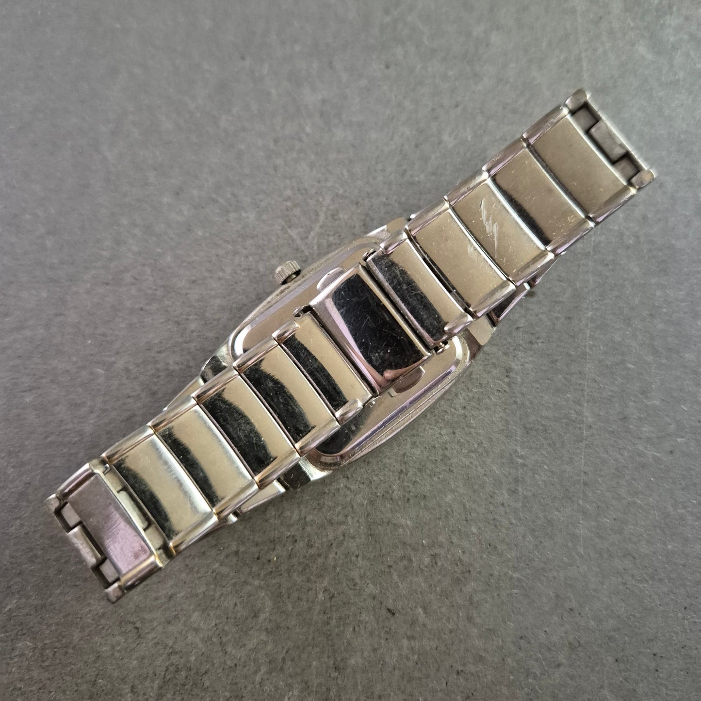 Elegante Damen Uhr CS mit römischen Ziffern und Metallband