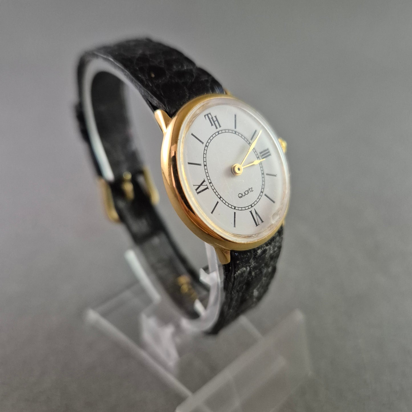 Klassische Damen Uhr TH mit römischen Ziffern und Krokoband