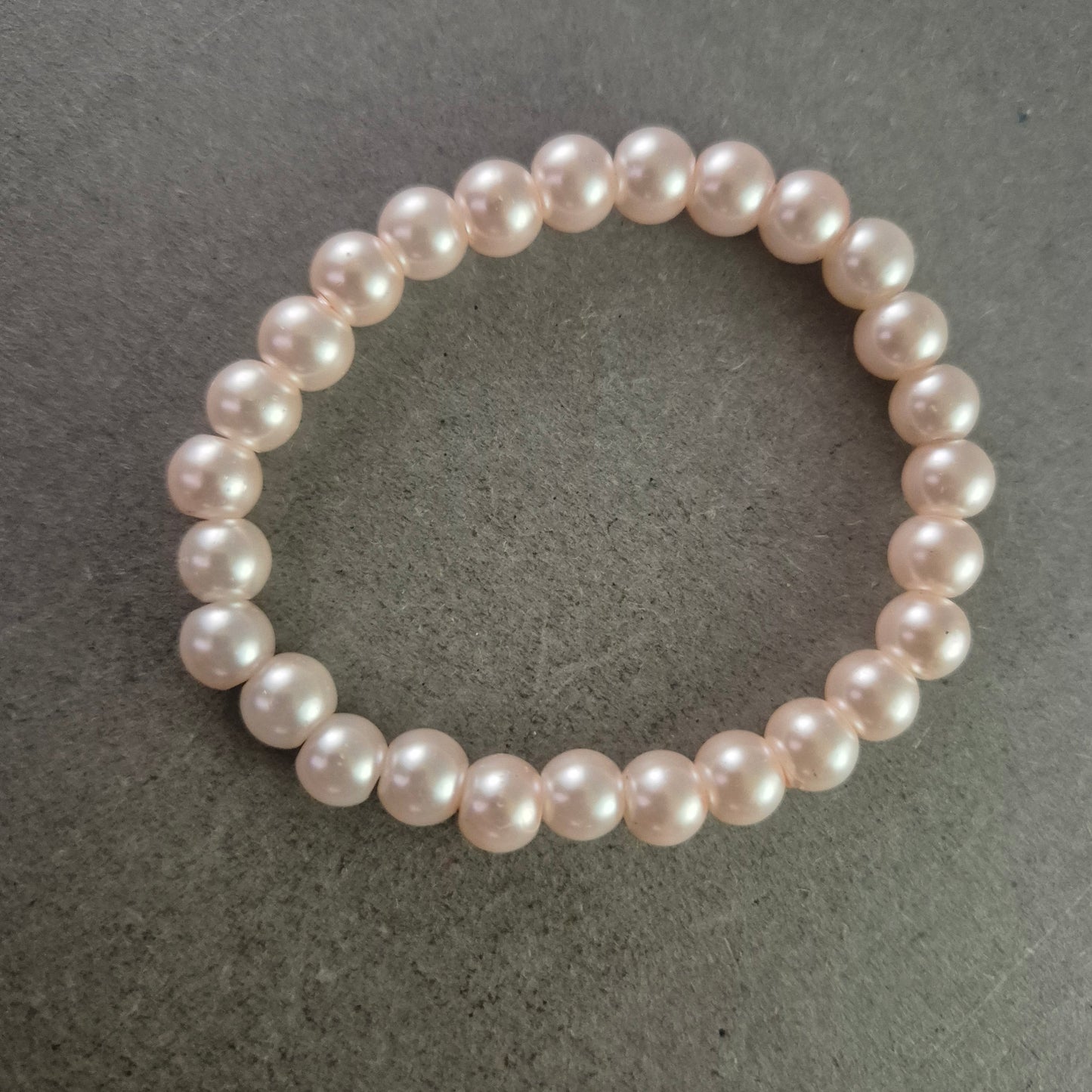 Elastisches Perlen Armband – Klassisch & Elegant in zartem Rosé