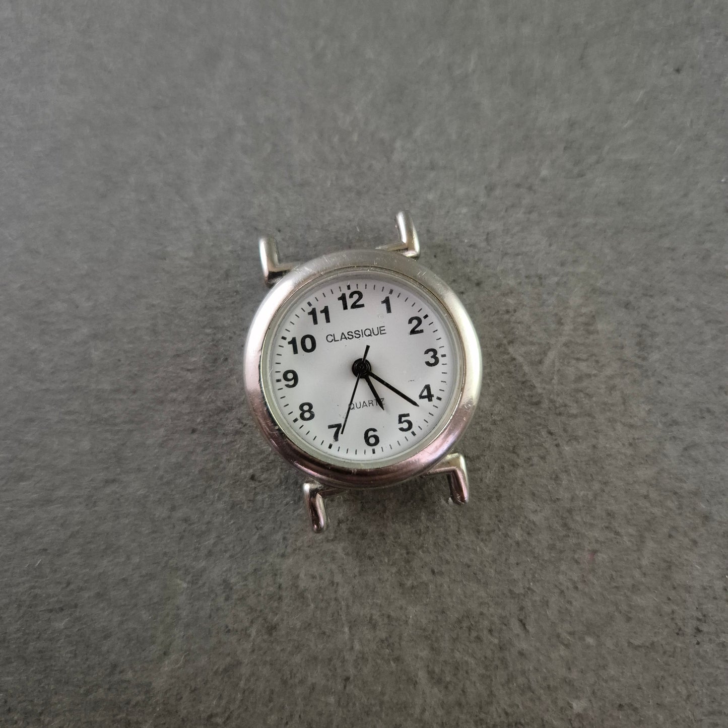 Classique Damen Uhr – Schlichte Quarz Uhr mit Edelstahlboden