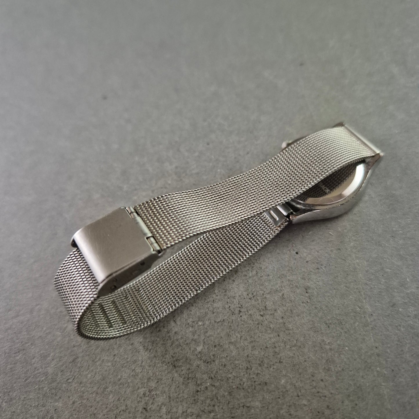 Pools Damen Uhr – Quarzwerk mit Edelstahl Mesharmband