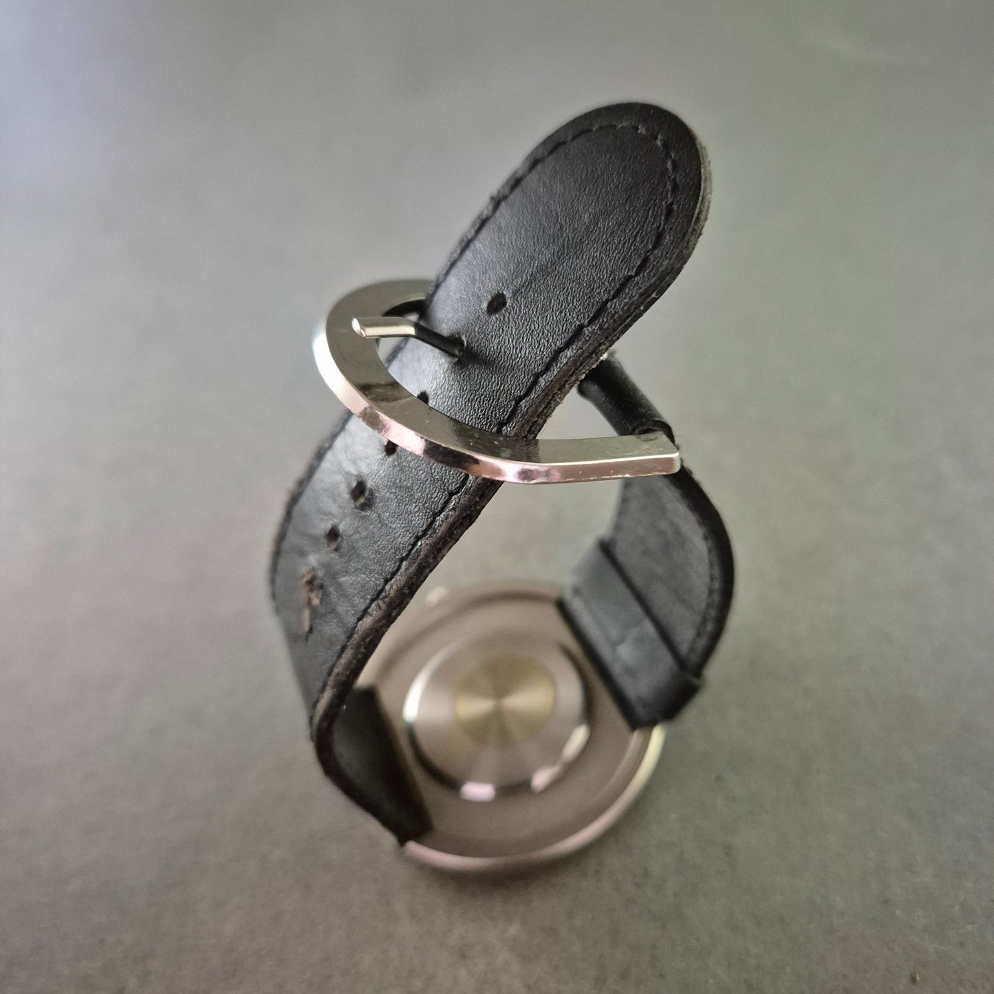 Rolf Cremer Damen Uhr – Designklassiker mit rundem Gehäuse