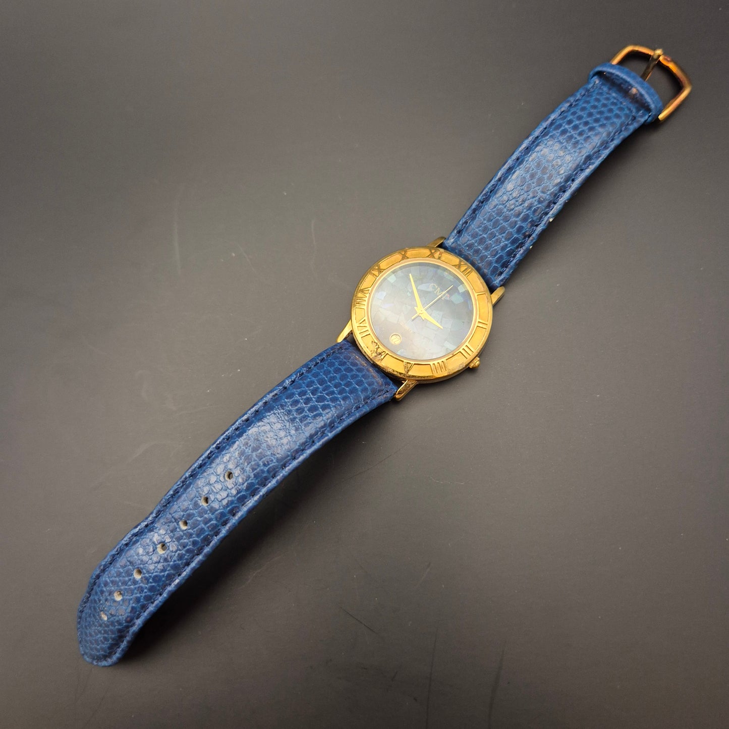 CMI Damen Uhr – Blaues Mosaik Zifferblatt mit Goldgehäuse