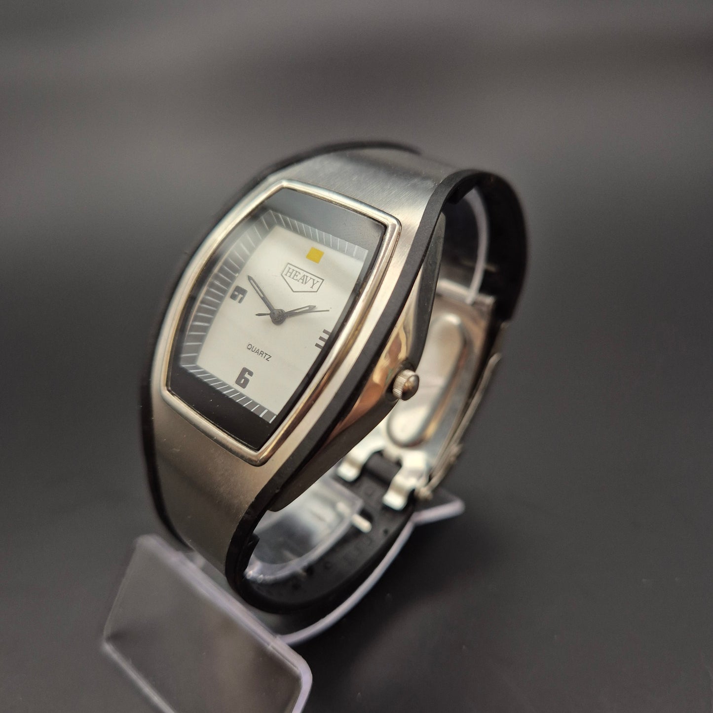 Heavy Herren Uhr – Sportliches Retrodesign mit Edelstahlgehäuse