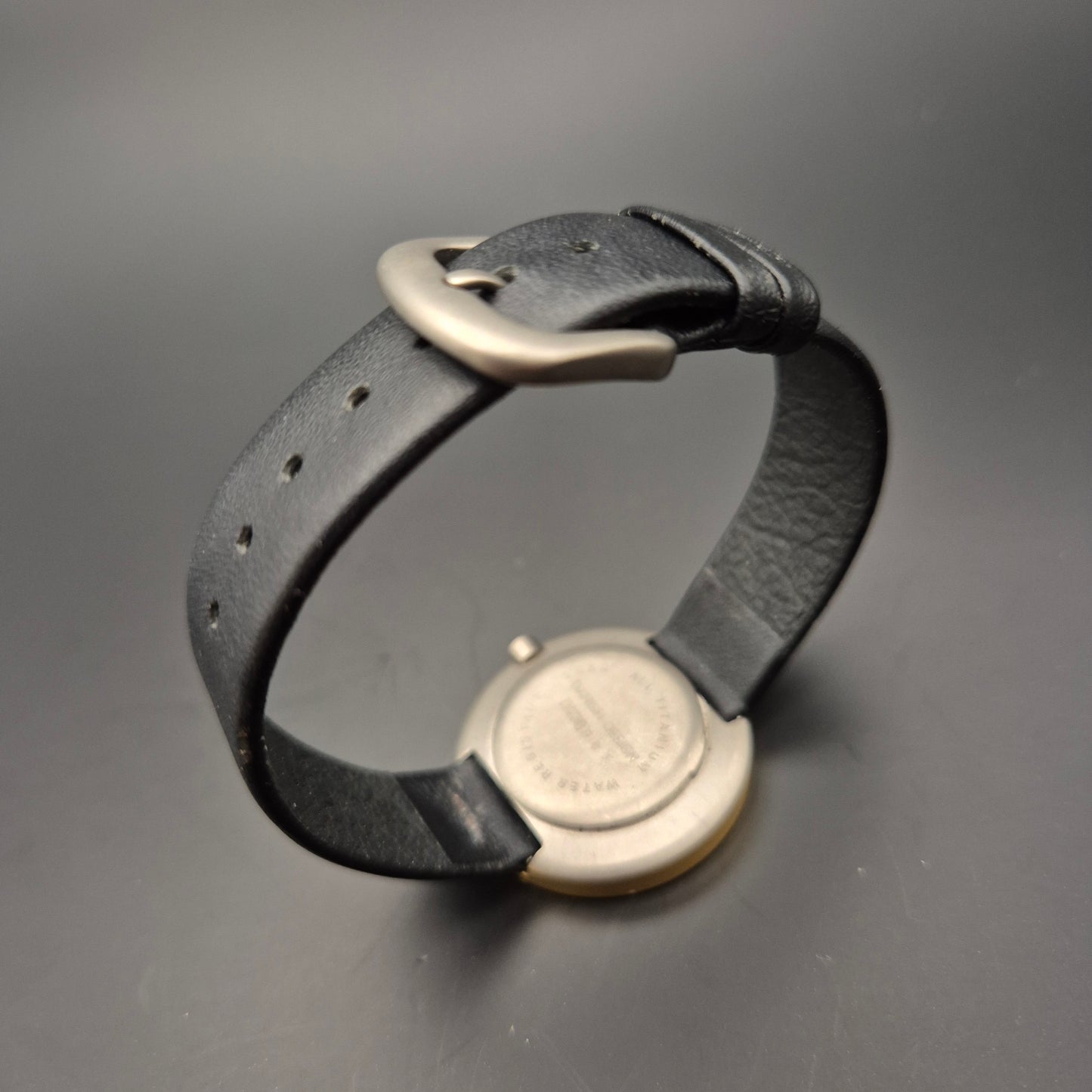 Danish Design Damen Uhr – Minimalistisches Titan Gehäuse