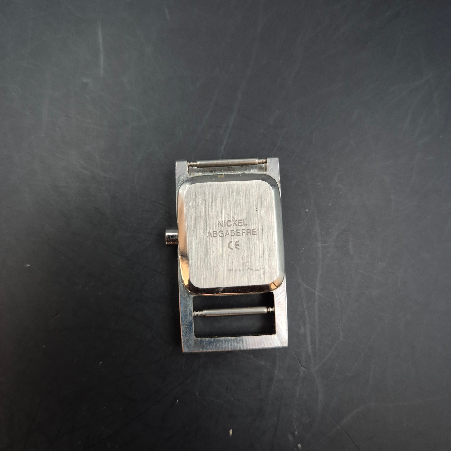 TEMPS Damen Uhr – Quarz, Rechteckiges Gehäuse, Bordeaux (ohne Armband)