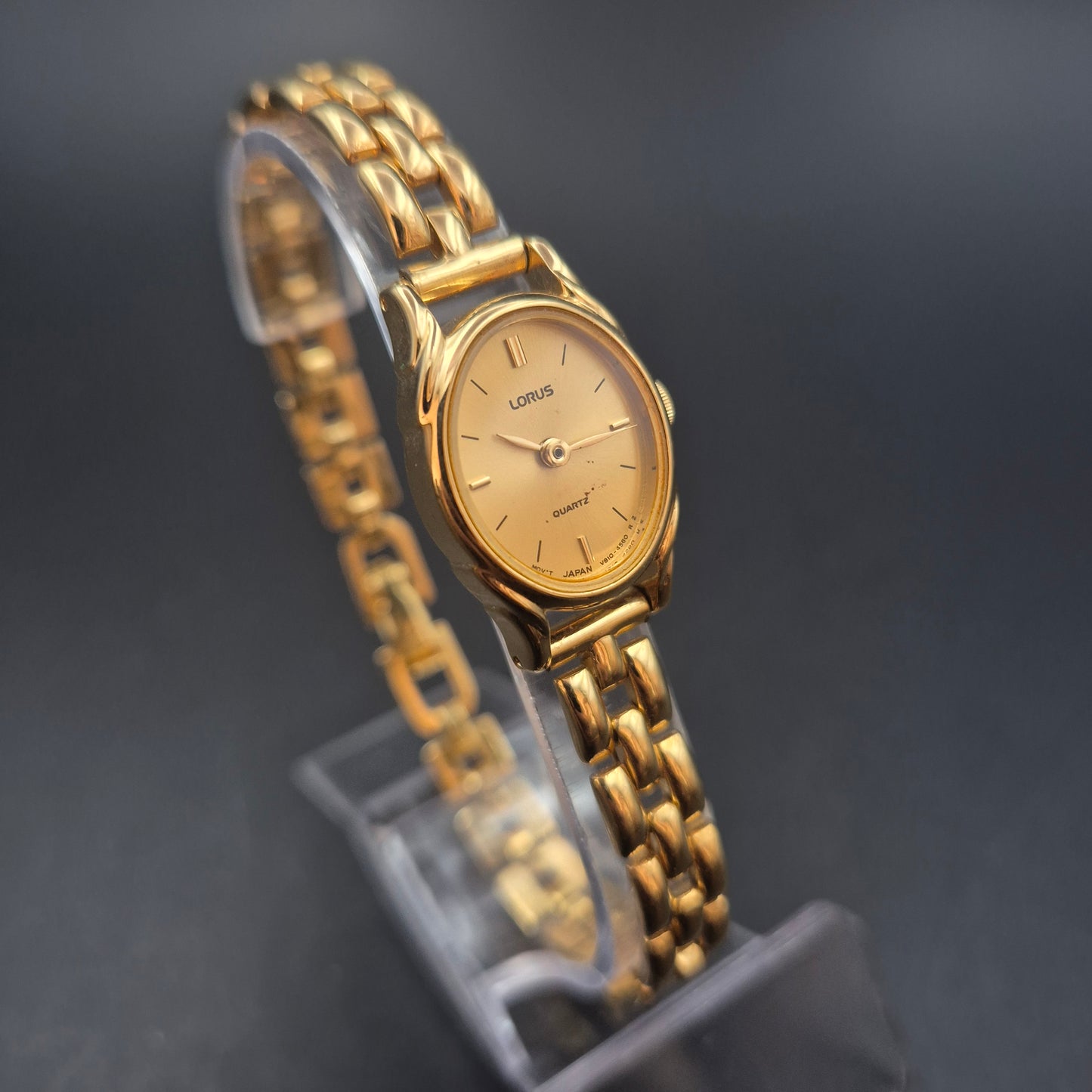 Elegante Lorus Damen Uhr – Klassisches Goldton-Design