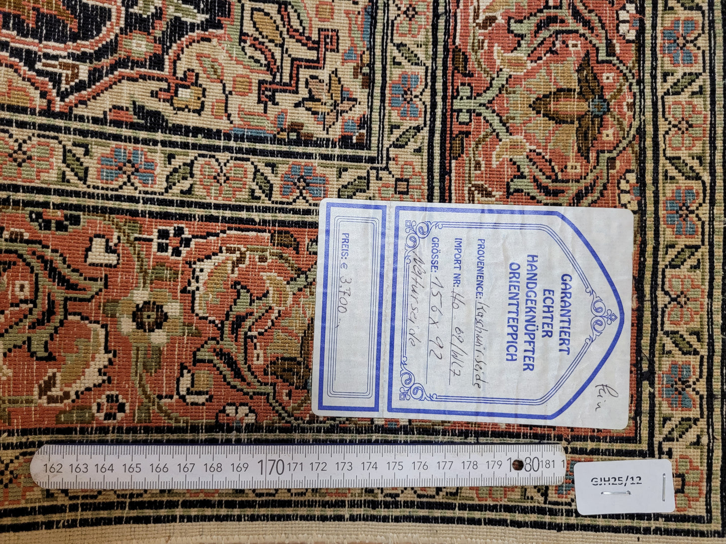 Ghom Teppich Seide feine Knüpfung florales Medaillon