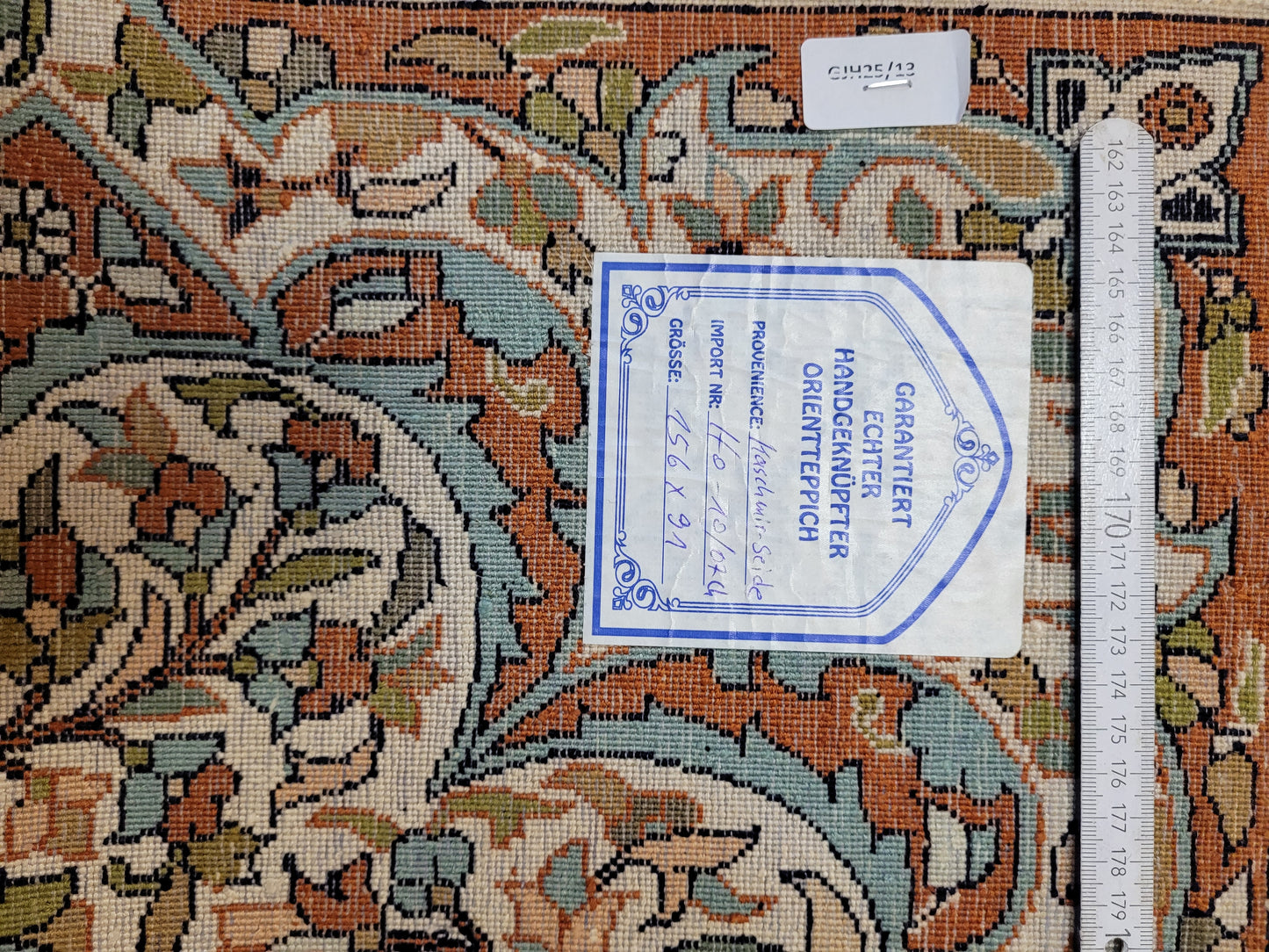 Ghom Teppich Seide feine Knüpfung florales Medaillon