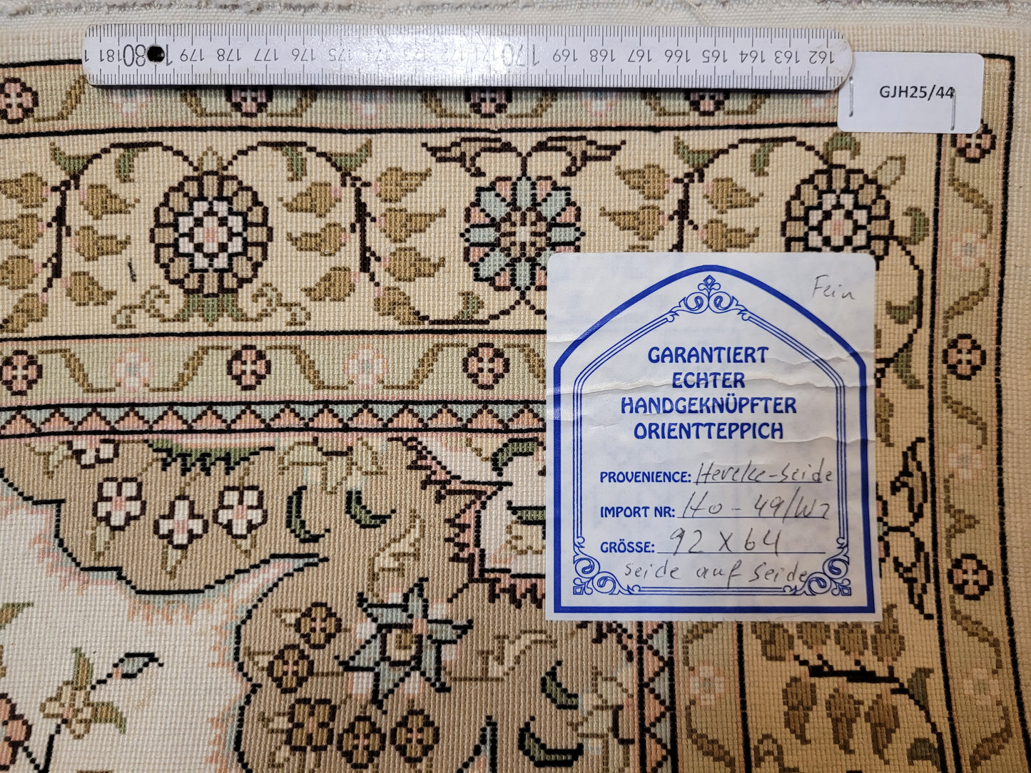 Hereke Teppich Seide auf Seide fein Medaillon mit Blumenornamenten