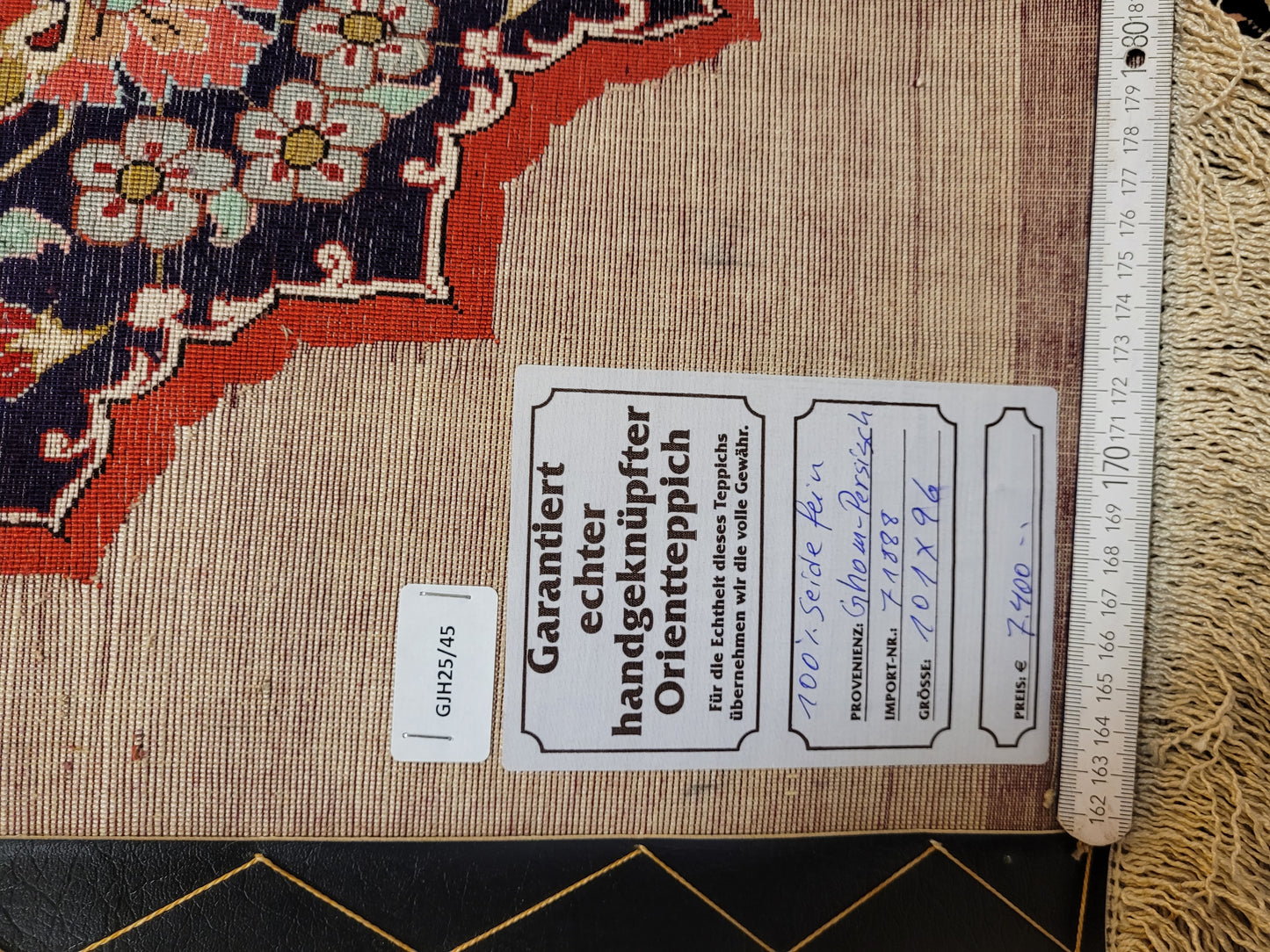 Ghom Teppich Seide fein rundes Medaillon florales Muster