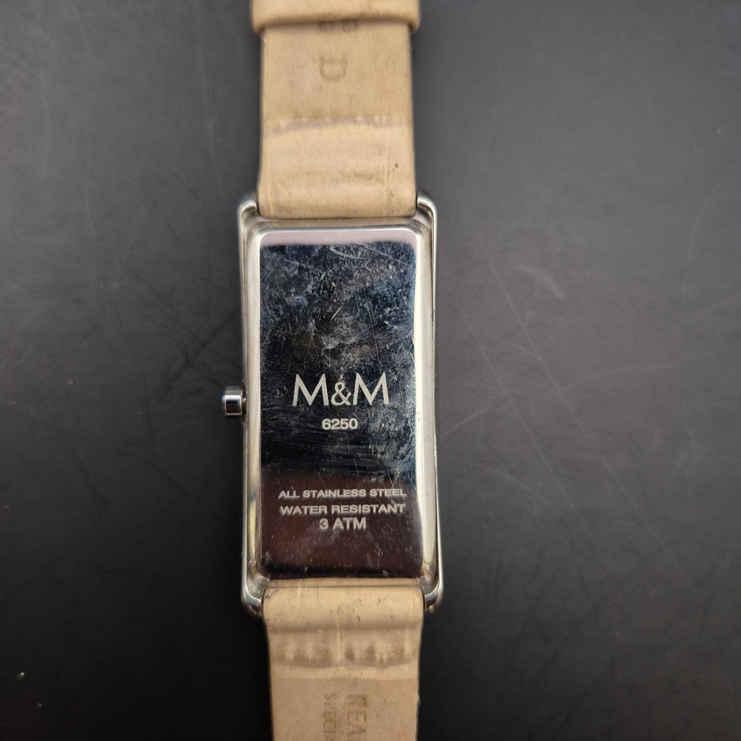 M&M Damen Uhr – Rechteckiges Edelstahlgehäuse im minimalistischen Stil