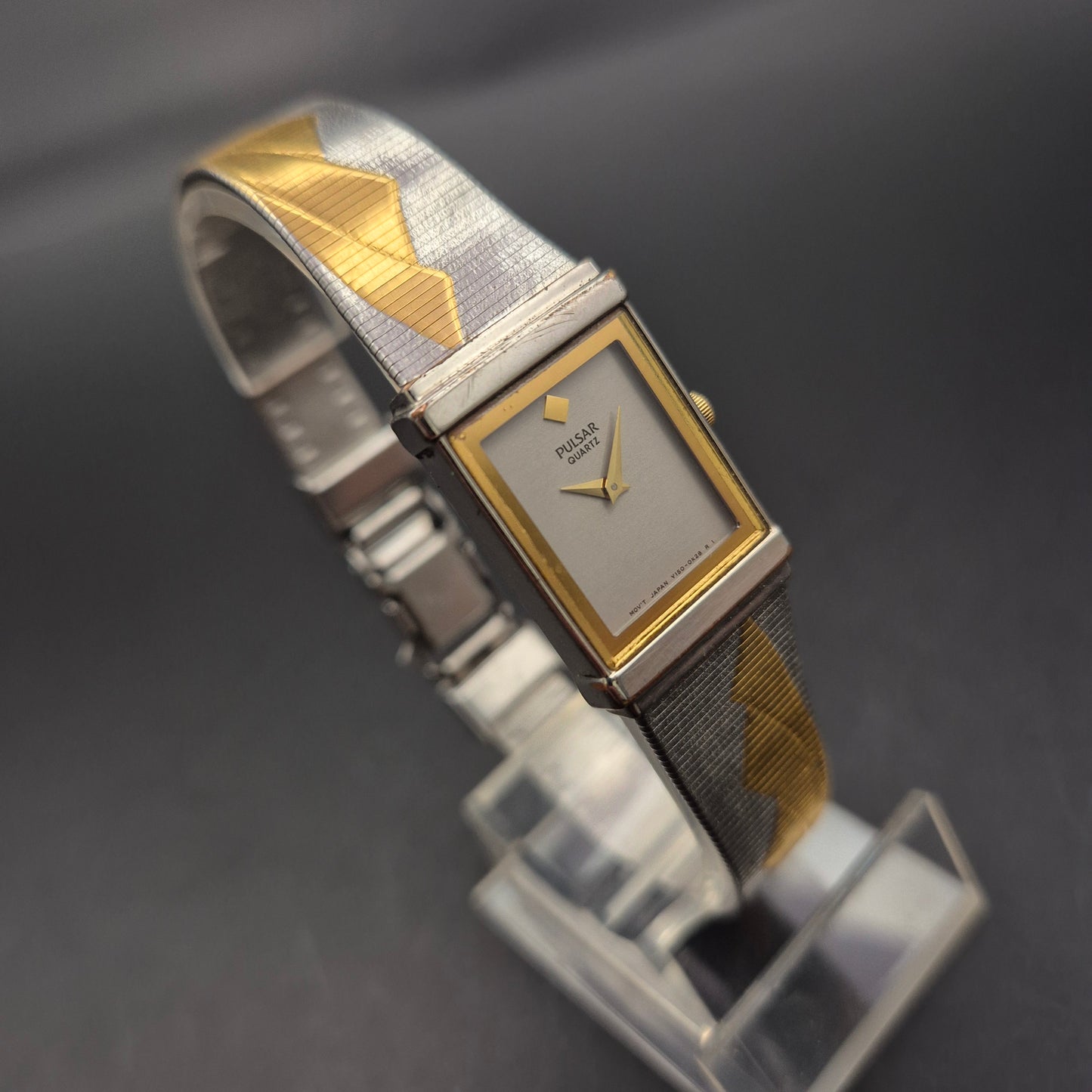 Pulsar Damen Uhr – Elegantes Quarzmodell mit rechteckigem Gehäuse
