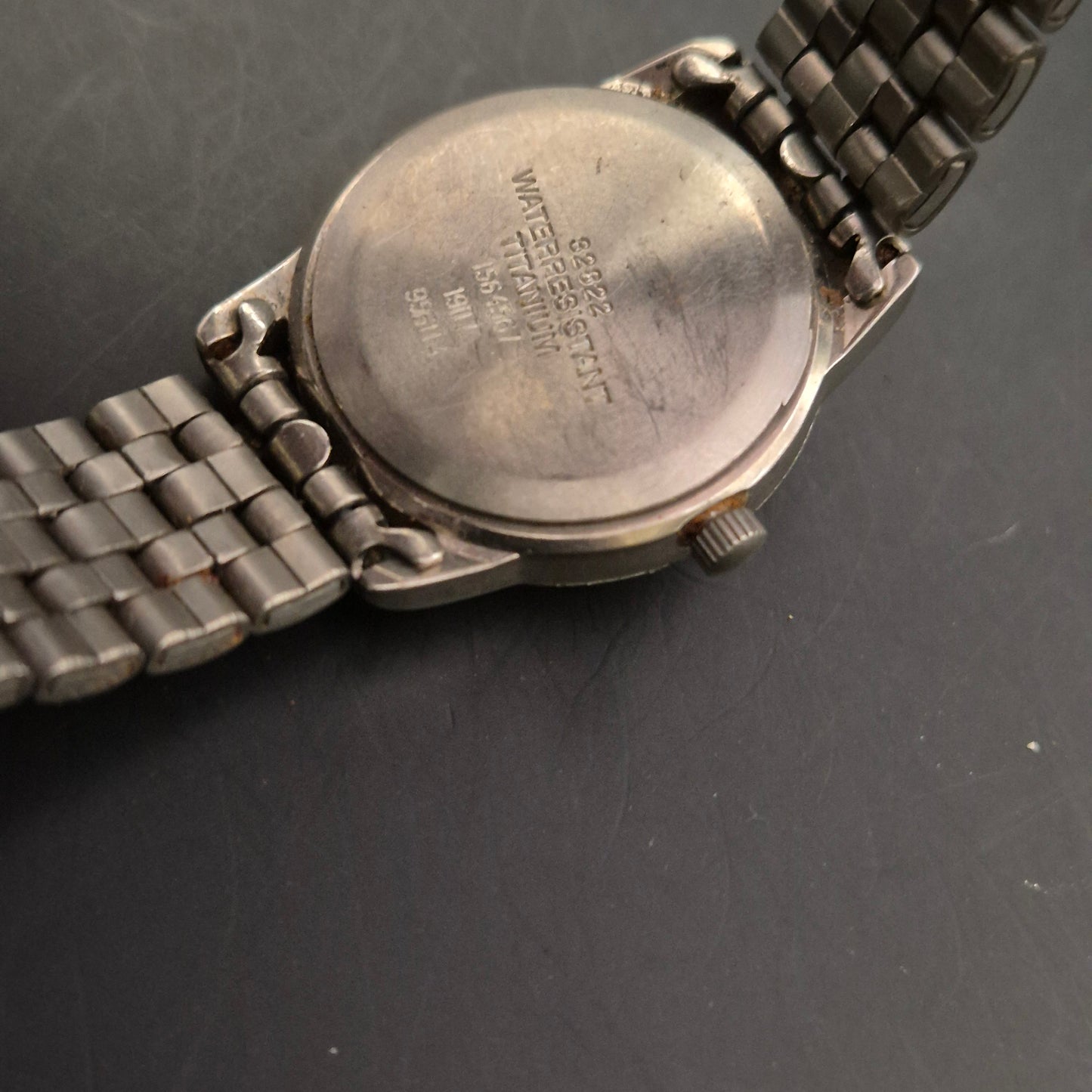 Zweifarbige Eugenia Titan Herren Uhr – Klassisches Design mit Datumsanzeige