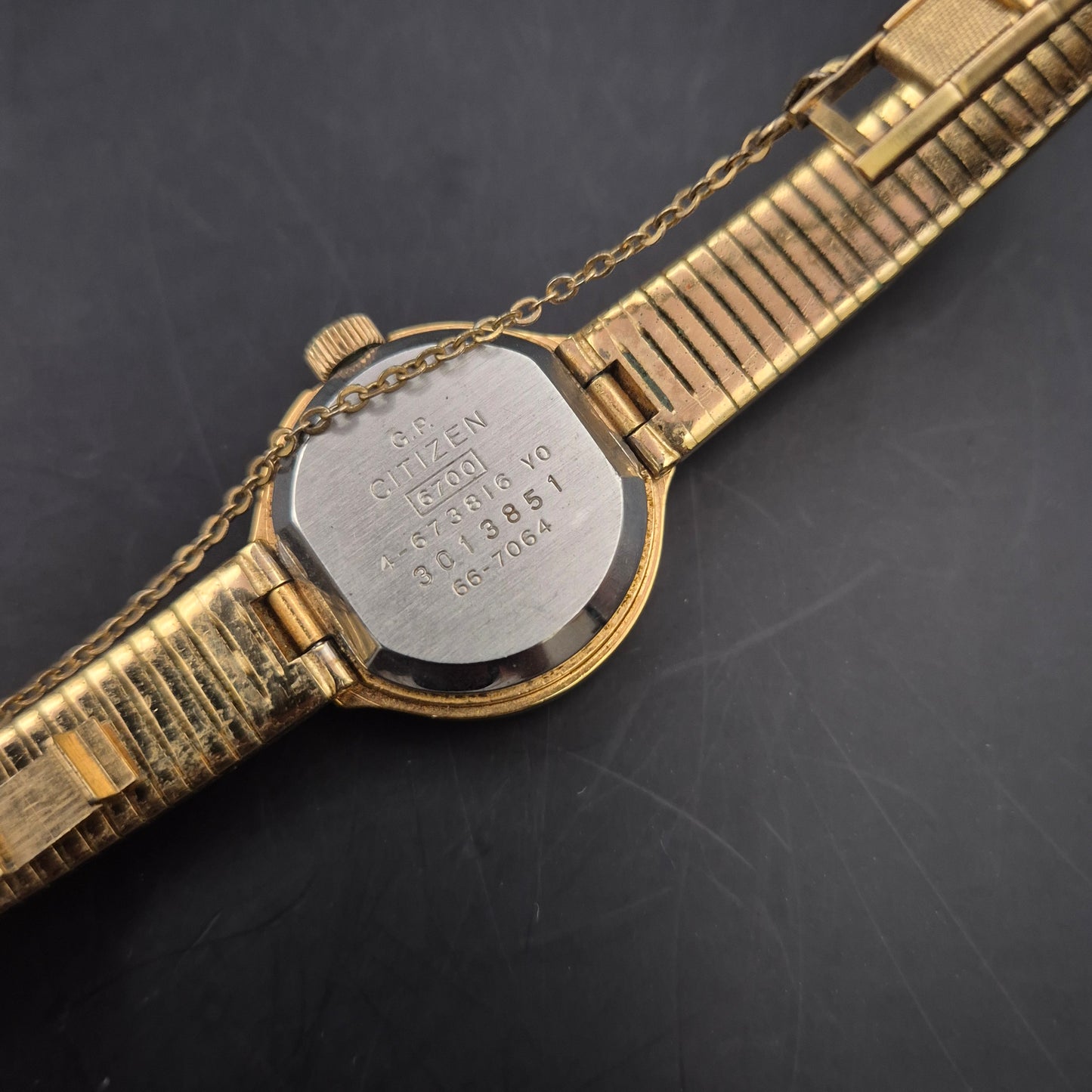 Citizen Damen Uhr – Vergoldeter Retro-Klassiker mit Datumsanzeige