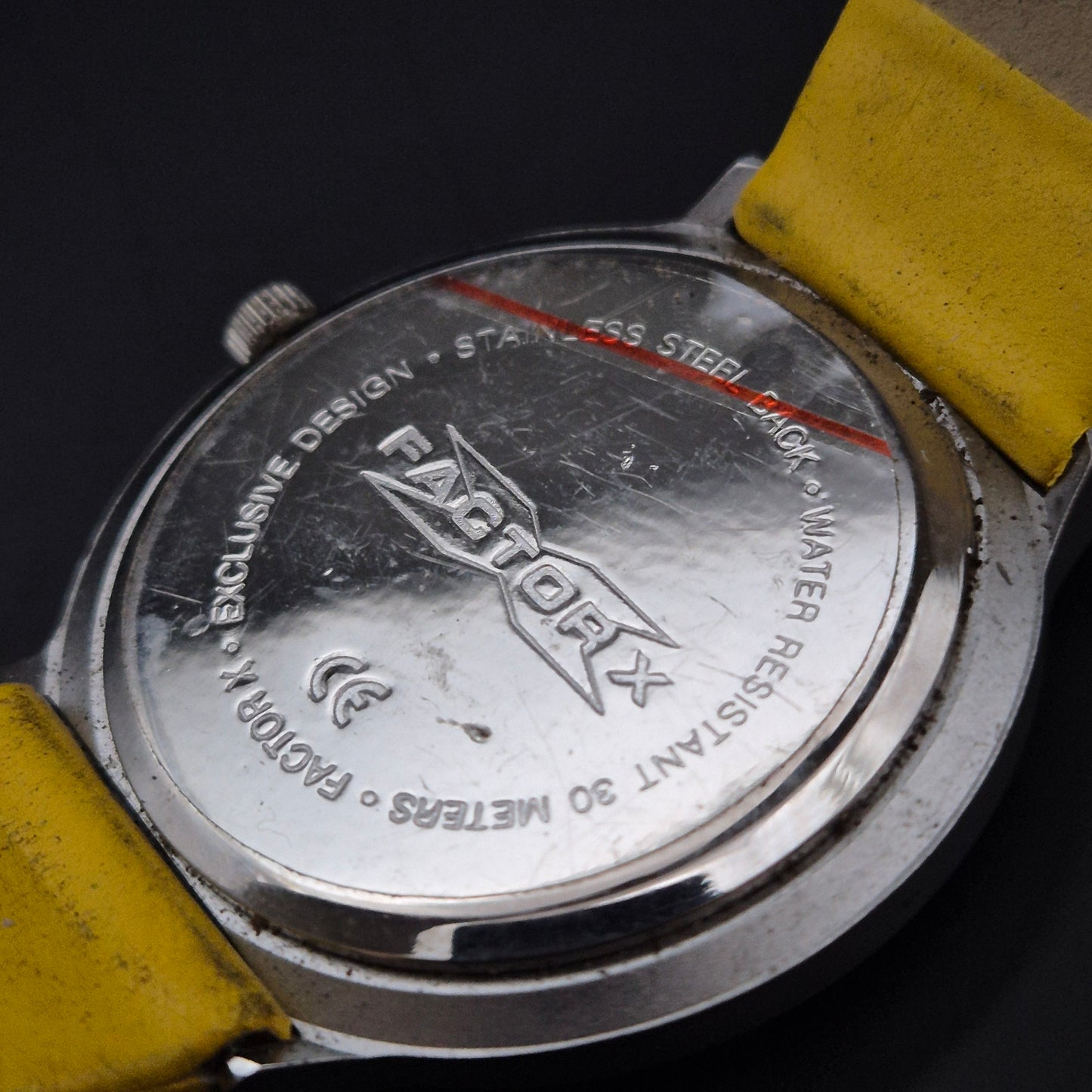 Auffällige Factor X Unisex Uhr – Gelbes Design, 30M Water Resistant