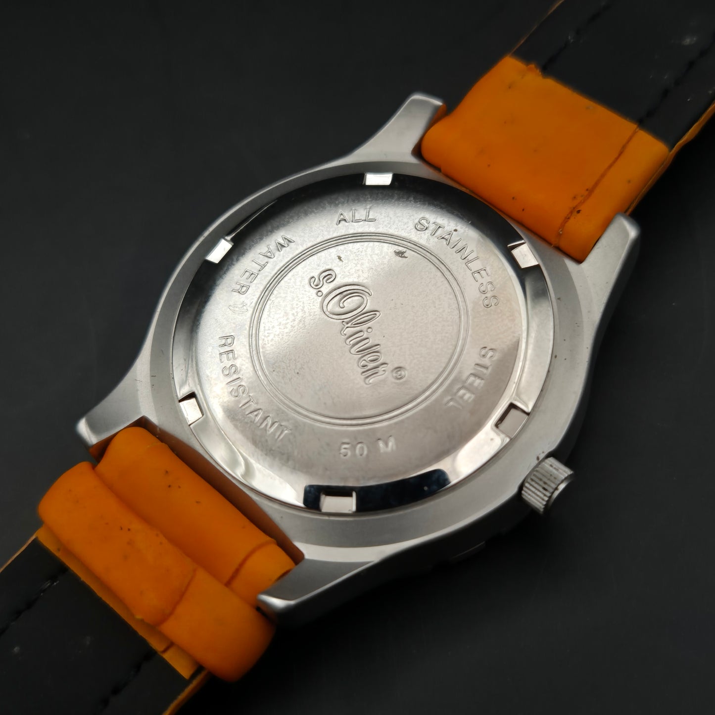 Sportliche S. Oliver Unisex Uhr – Orange & Weiß mit Datum