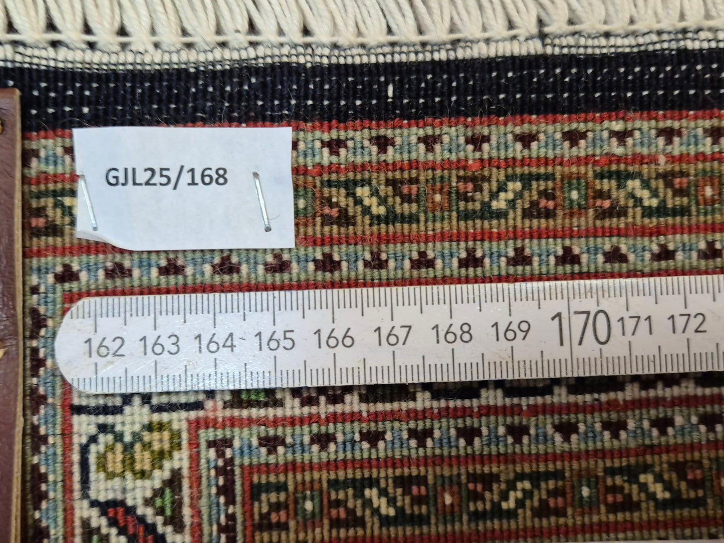 Täbriz Teppich Korkwolle Seide Medaillon Mahi Muster fein