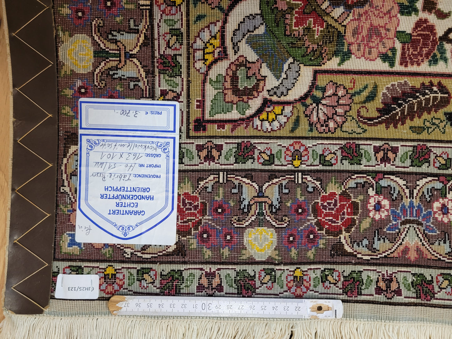 Täbriz Teppich Korkwolle Seide florales Medaillon feine Knüpfkunst