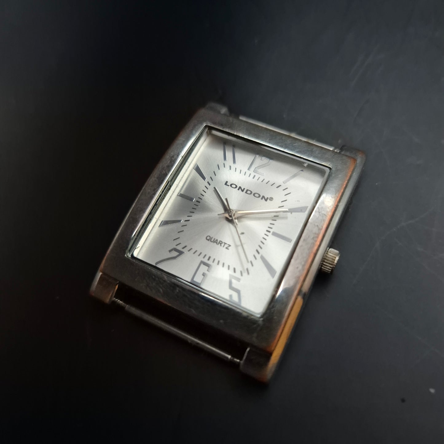 London Herren Uhr – Rechteckiges Gehäuse im Retro-Stil (ohne Armband)