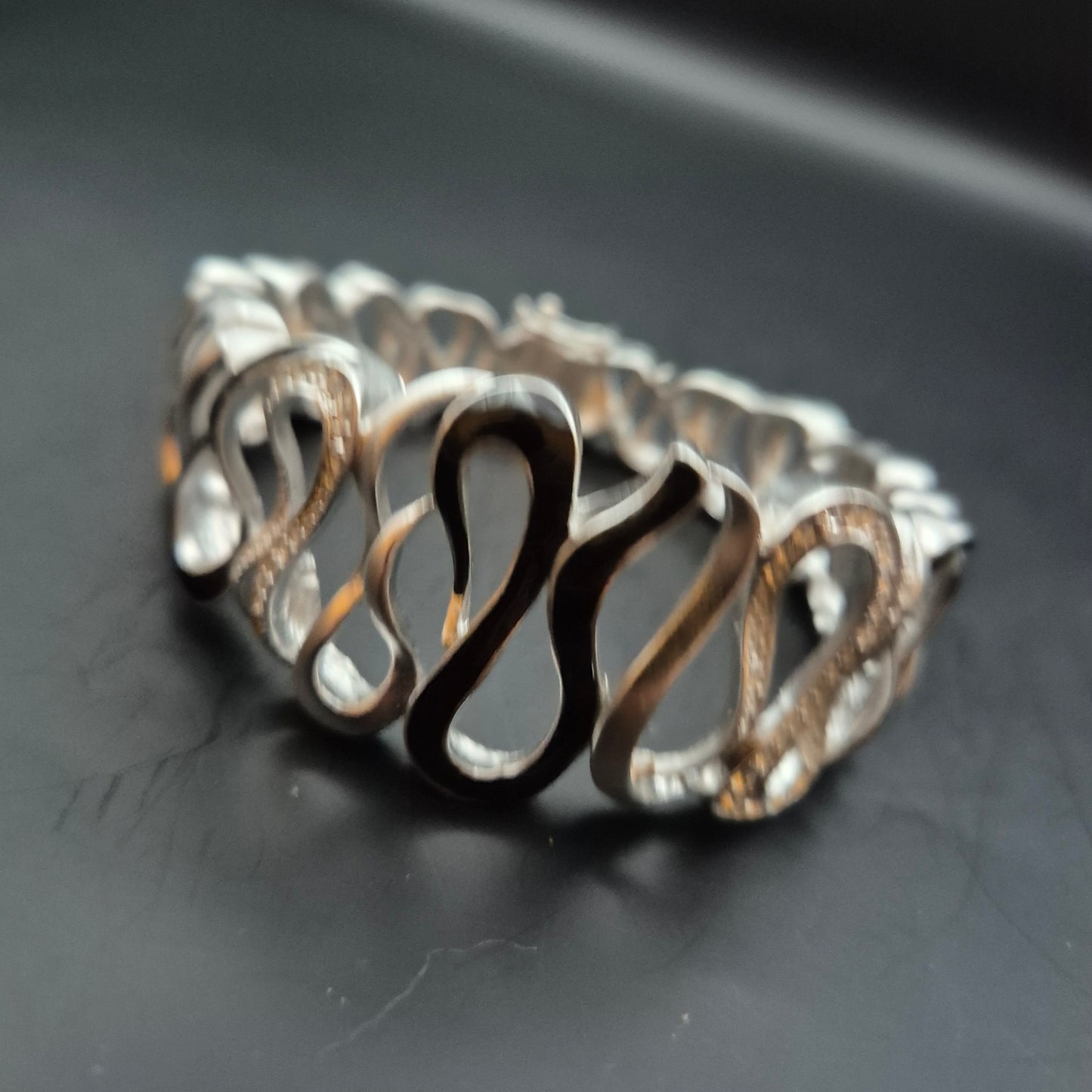 Elegantes Damen Armband – Silberfarben mit Strassbesatz