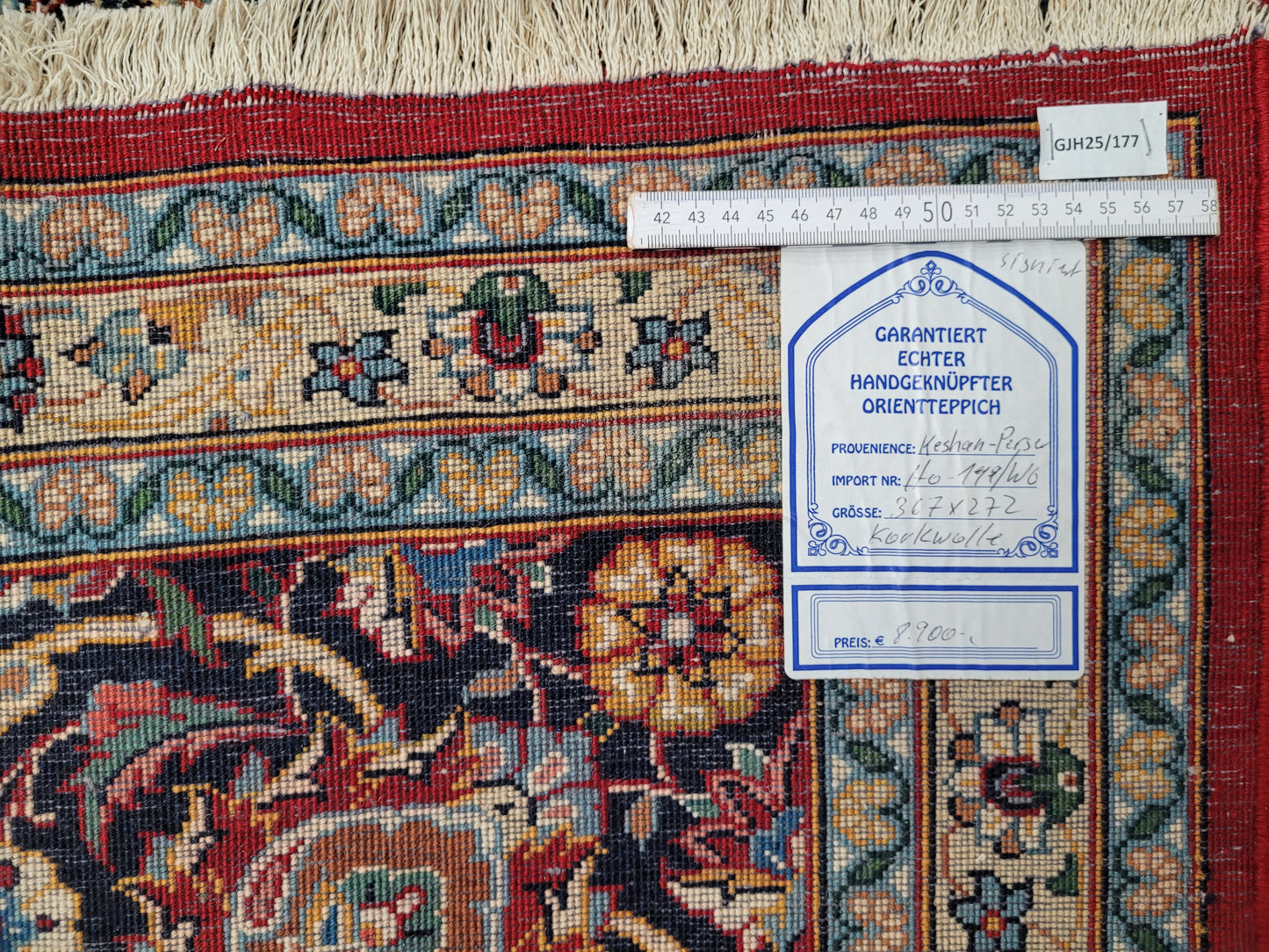 Keshan Teppich Korkwolle signiert florales Medaillonmuster