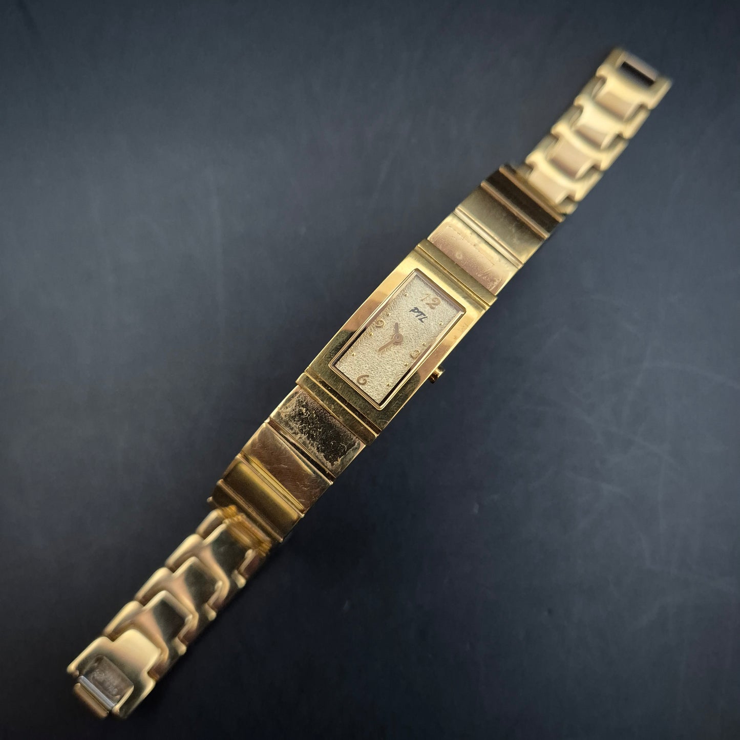 PTL Damen Uhr – Goldfarbenes Edelstahlarmband im eleganten Retro-Stil