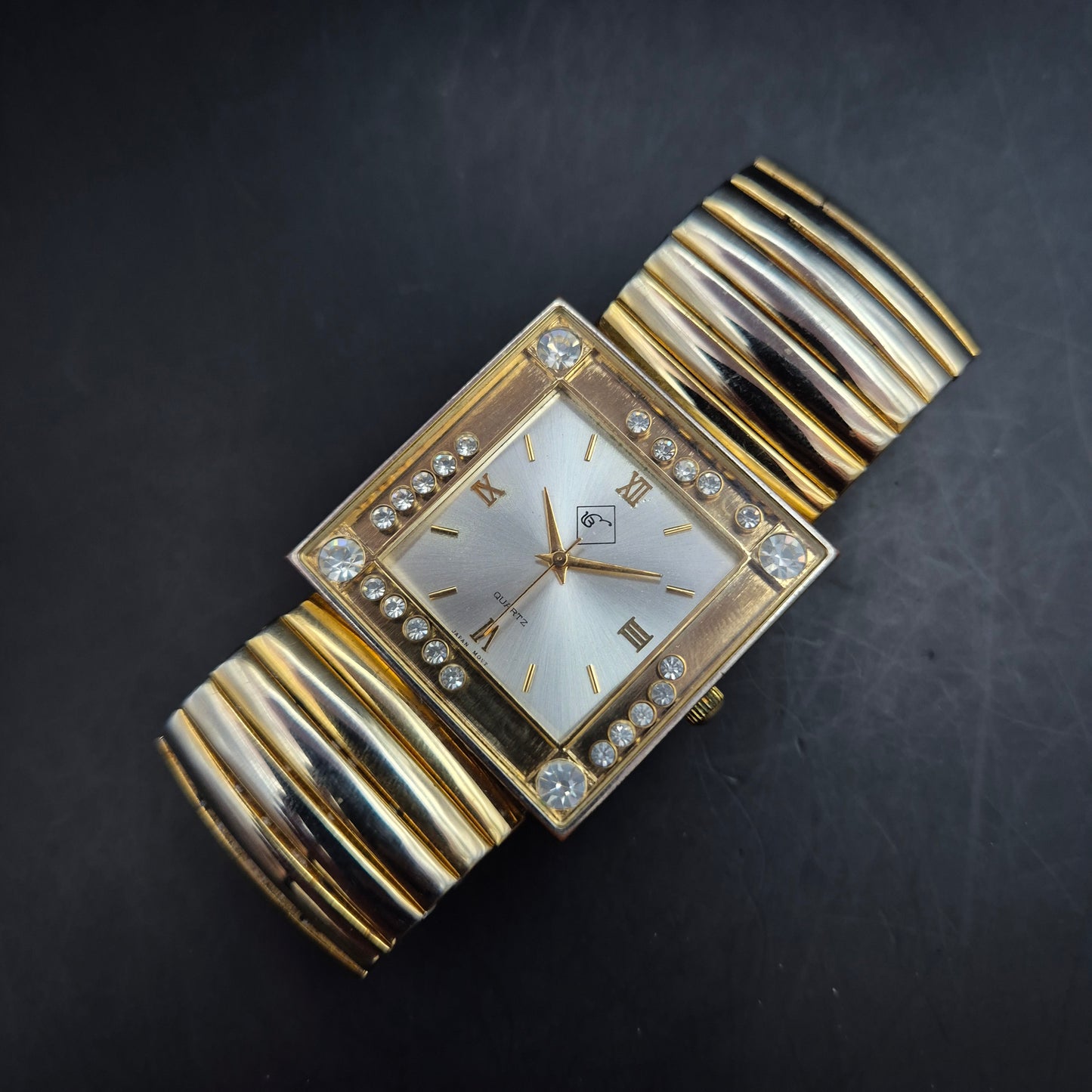 Glamouröse Damen Uhr – Quadratisches Design mit Strass