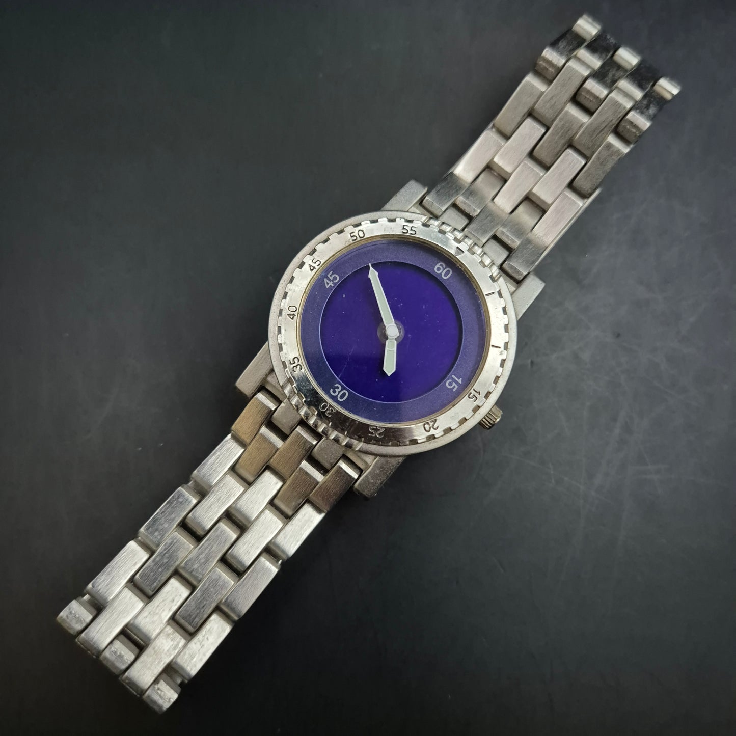 Markante Herren Uhr – Tiefblaues Zifferblatt mit Diver-Lünette