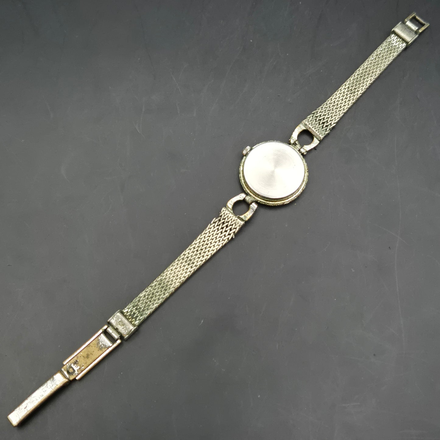 Klassische Harper Damen Uhr – Elegante Vintage-Optik in Silber