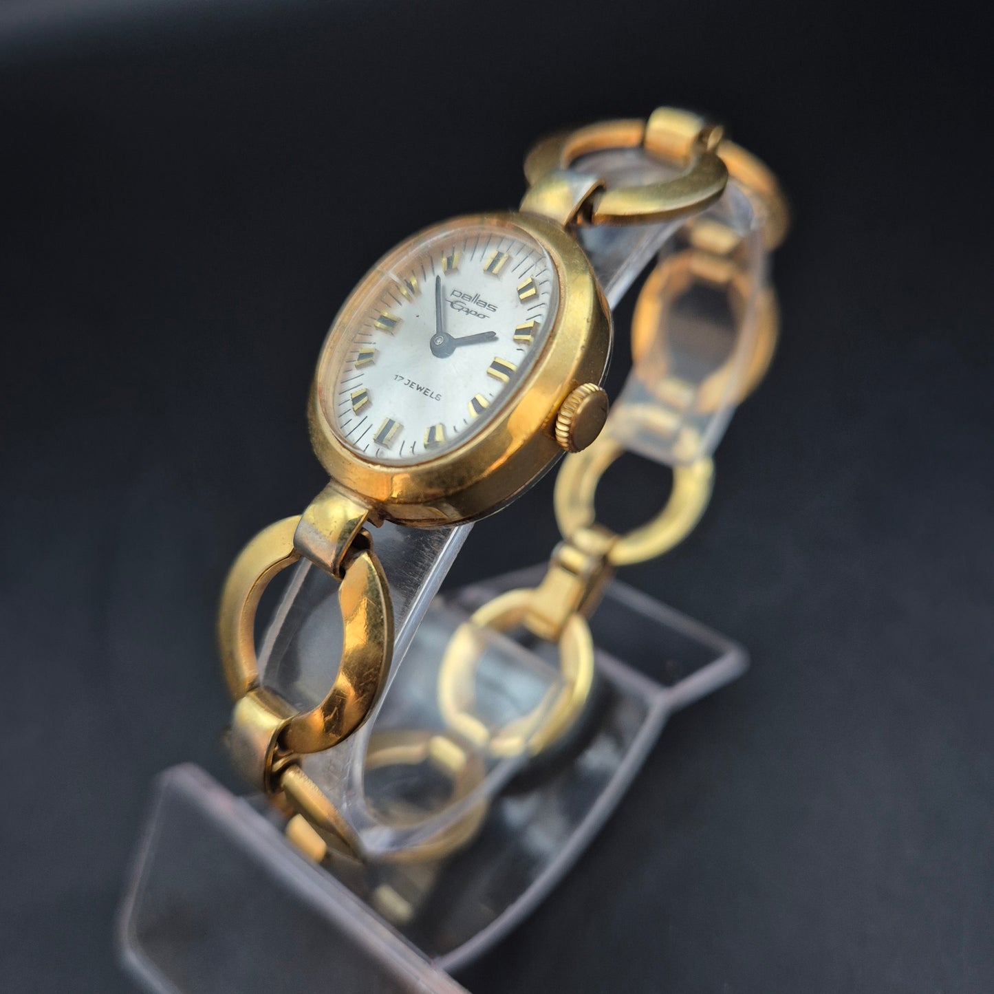Elegante Damen Uhr von Pallas – Goldfarbenes Armband im Vintage-Stil