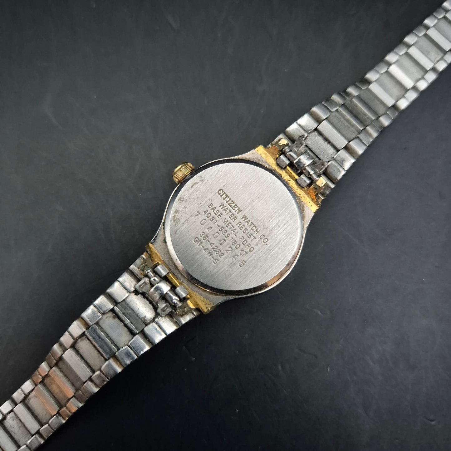 Klassische Citizen Damen Uhr – Bicolor Design mit zeitloser Eleganz