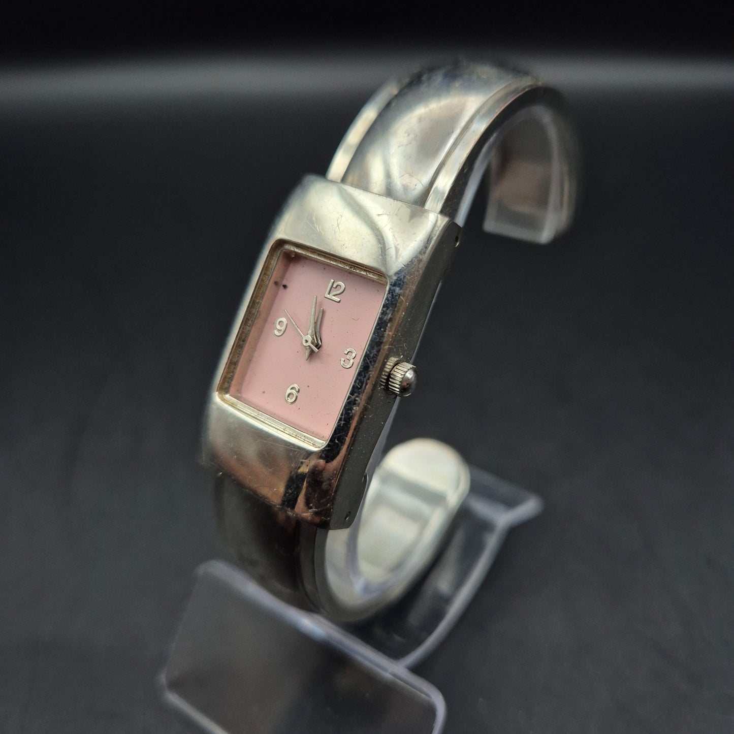 Silberfarbene Damen Uhr – Rechteckig mit rosa Zifferblatt im Retro-Stil